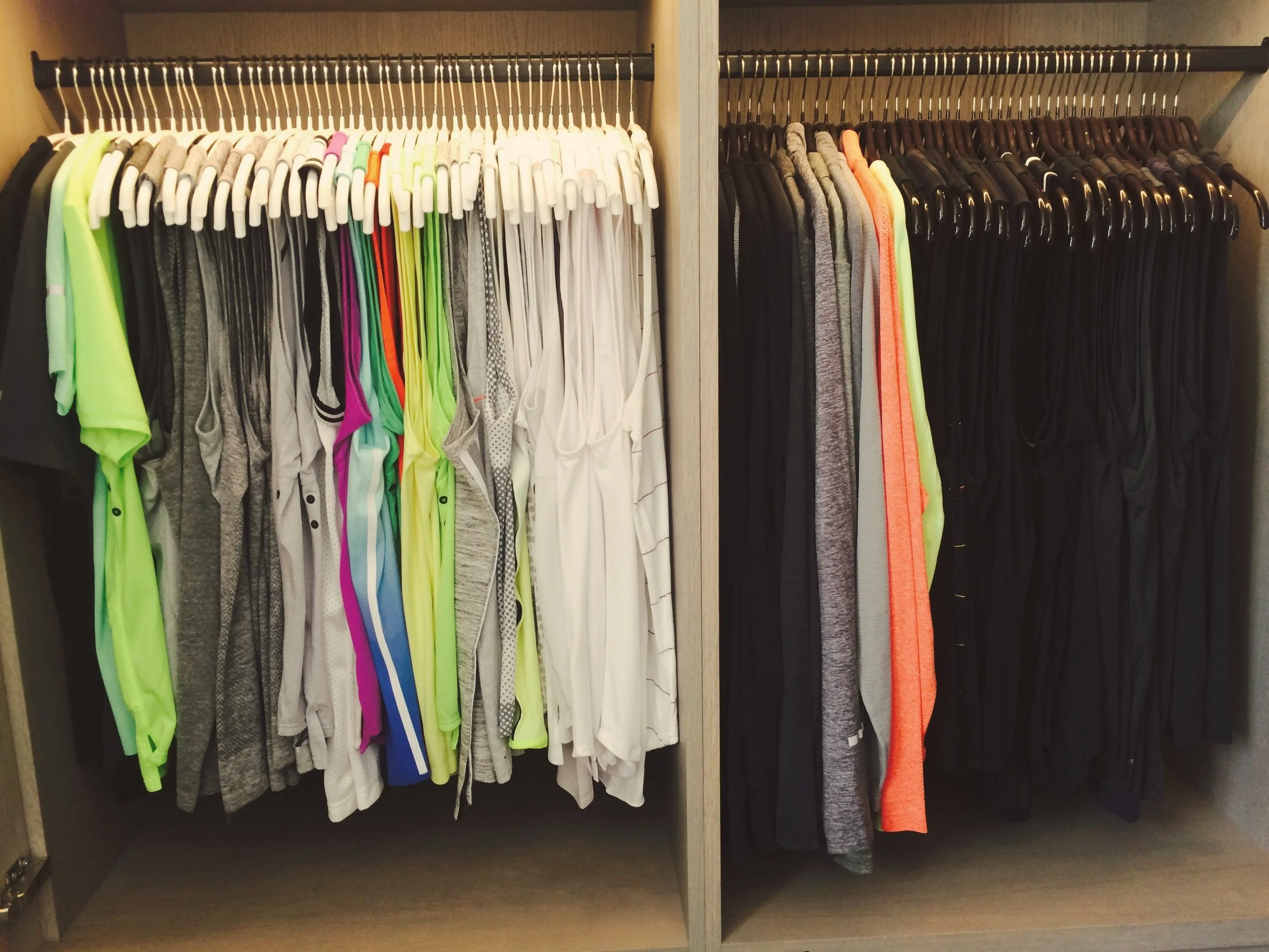 wardrobe-fairy-colour-organised-bookcase-home-organisation-london.jpg