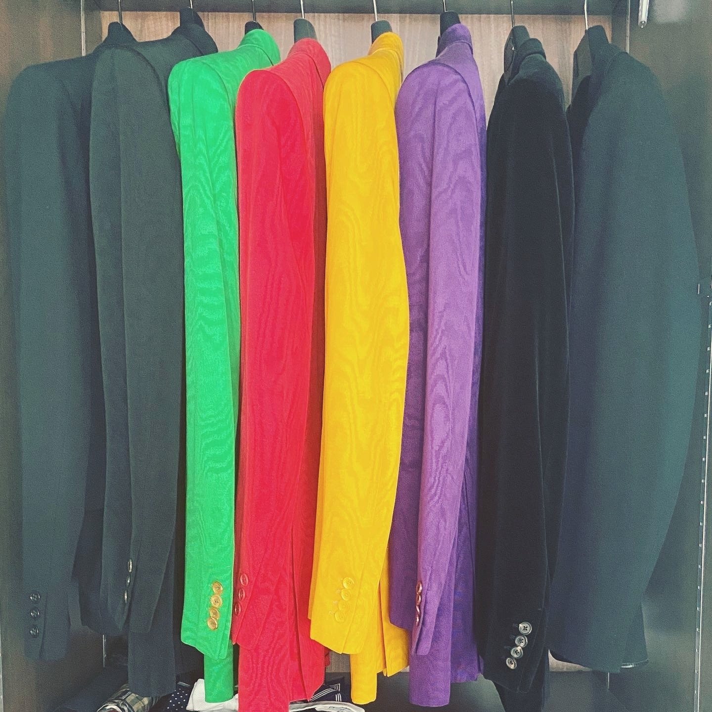 wardrobe-fairy-bespoke-jacket-wardrobe-colour-organisation.jpg
