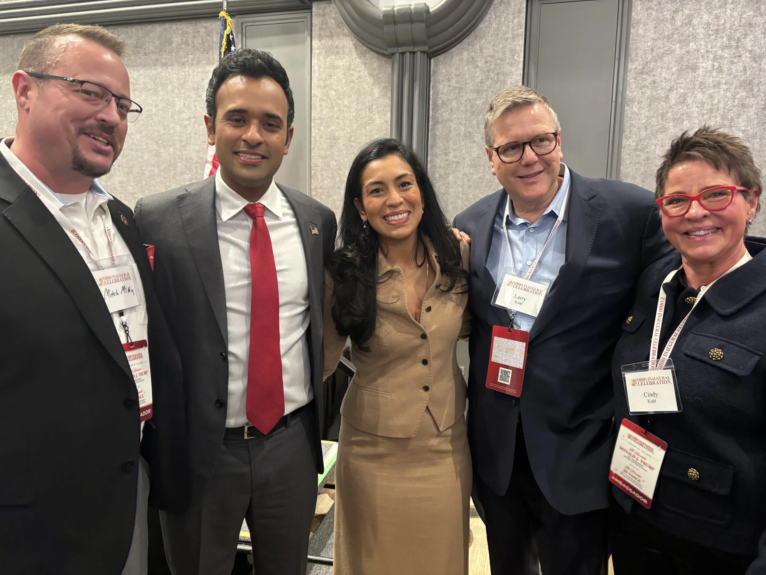 Larry Kid and government leaders