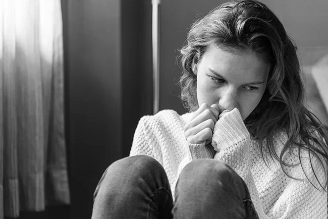 Comment aider un adolescent anxieux? Ce que la science recommande aux parents