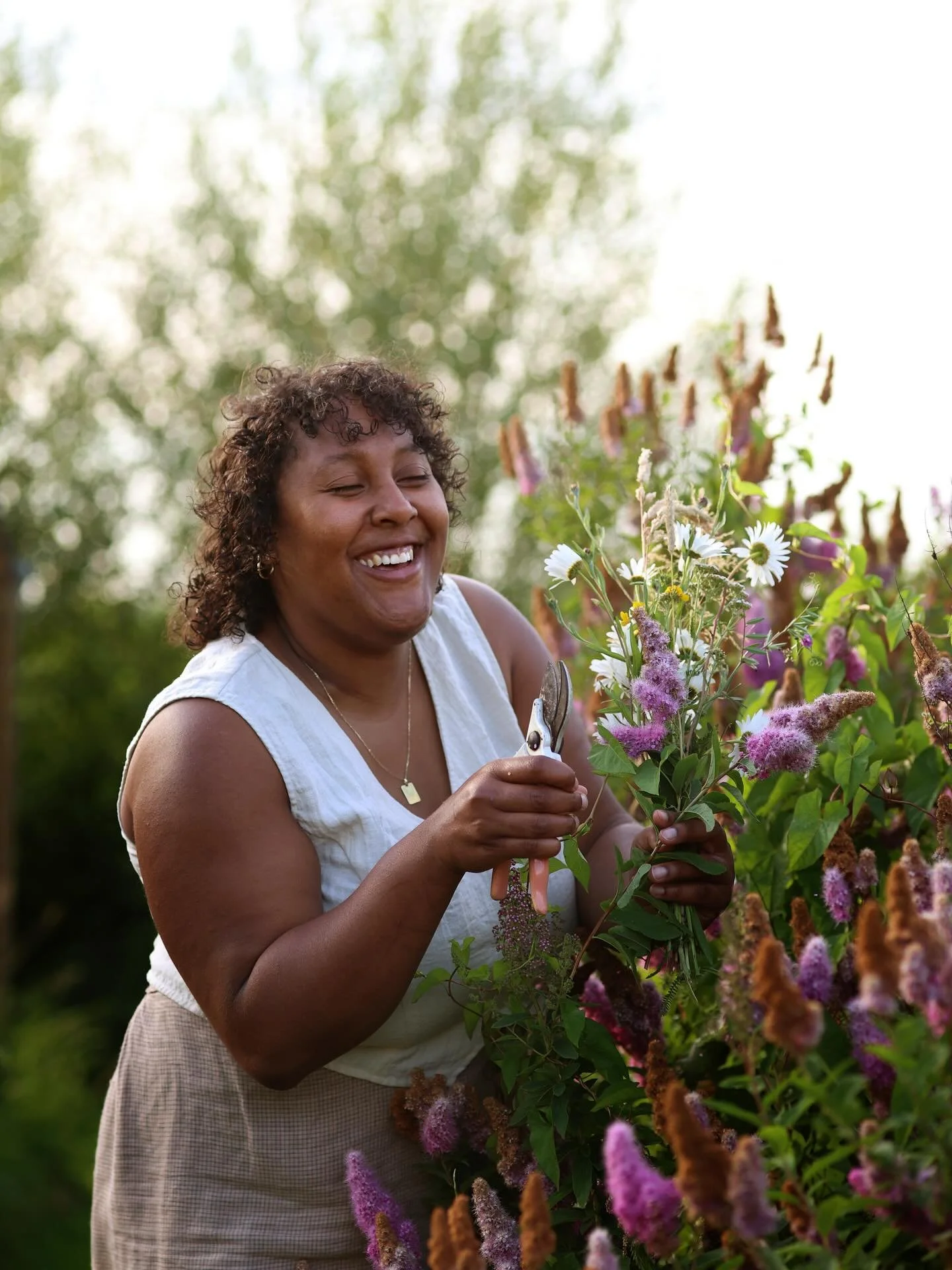 zo, de laatste baby is geboren. ik mocht vorig jaar juli samen met deze vrouw haar zus begeleiden bij een mooie thuisgeboorte. en nu samen met haar zus haar bijstaan bij net zo&rsquo;n mooie thuisgeboorte. een prachtige afsluiter zo voor mij 💗

haha