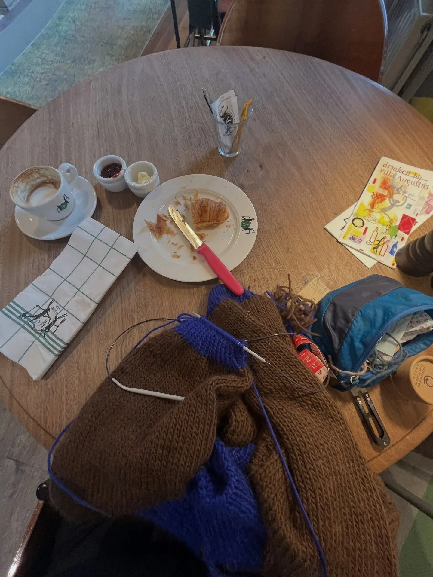 en dat was november 🍂🍁 veel vrije tijd en rust, heeeel veel breien, maar ook beginnen met een nieuwe baan en wennen aan een andere werkvorm. heel veel mezelf afvragen wat ik nu eigenlijk wil en dat nog niet helemaal gevonden hebben. 

veel goed voo