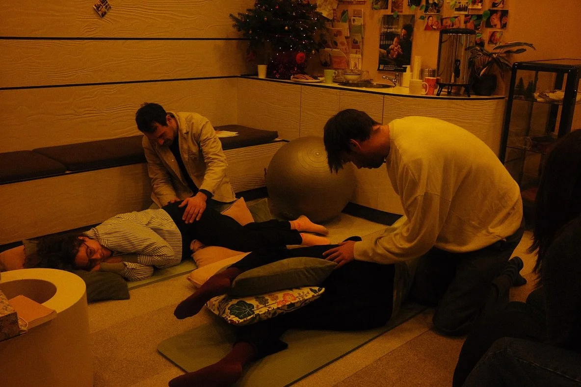 afgelopen weekend heb ik weer een fijne dag geboortevoorbereiding gegeven. een leuke groep met 4 lieve koppels. we bespraken dit keer de angst, spanning, pijn-cyclus. een cyclus waar je makkelijk in terecht komt wanneer je niet voorbereid bent. 

ang