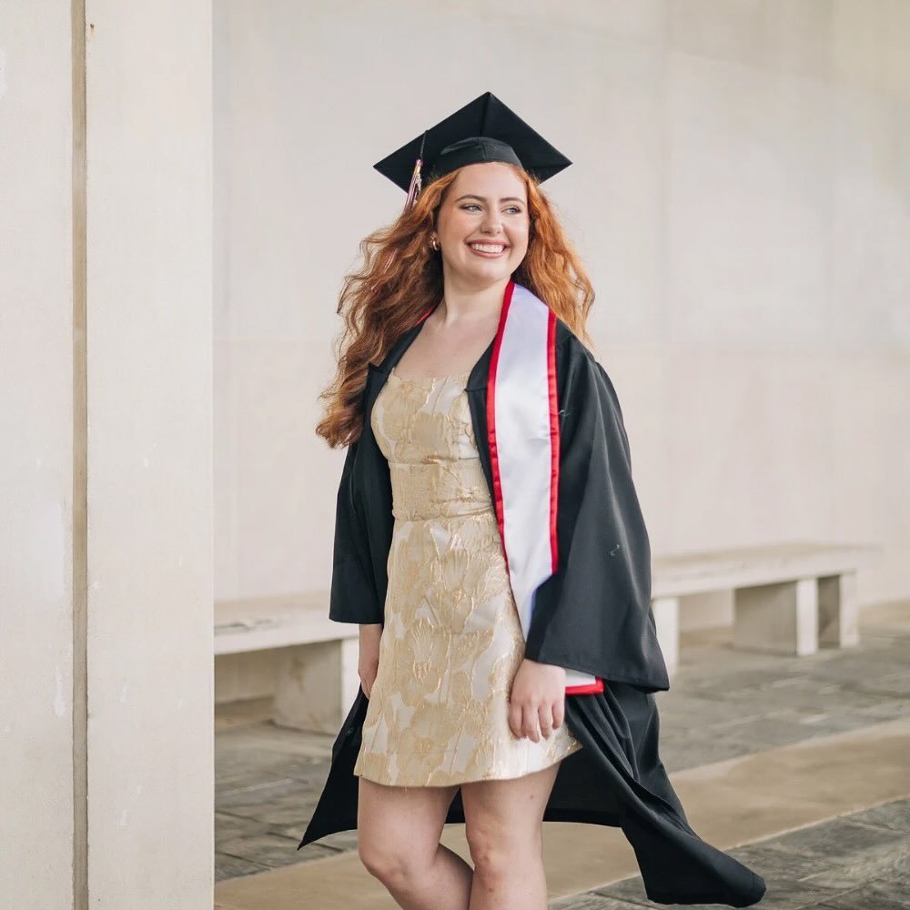 Wanna know what a combo grad and dance session look like?

Take a little scroll through then, my friend!➡️

Emma combined her graduation photos with some studio dance portraits to commemorate this milestone in her life, while preparing for her journe