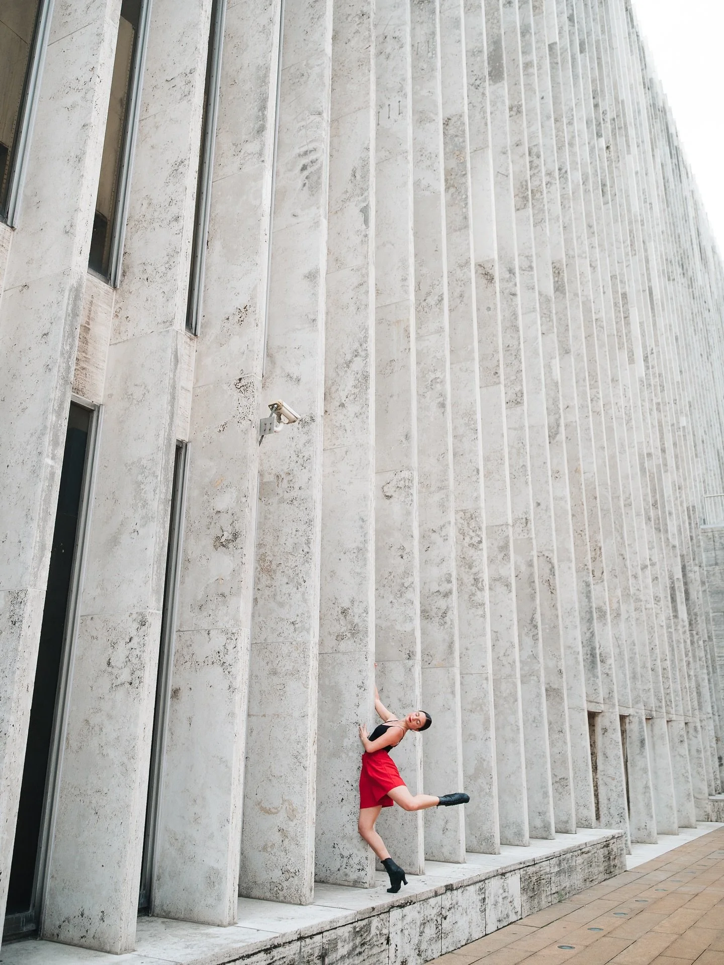 Bold jazz dance session in Lincoln Center with the lovely @stellaa.casas ❣️🖤

Stella and I walked around exploring Lincoln Center, finding unique environments for a dance shot. The Summer for the City festival setup takes up the entire main corridor