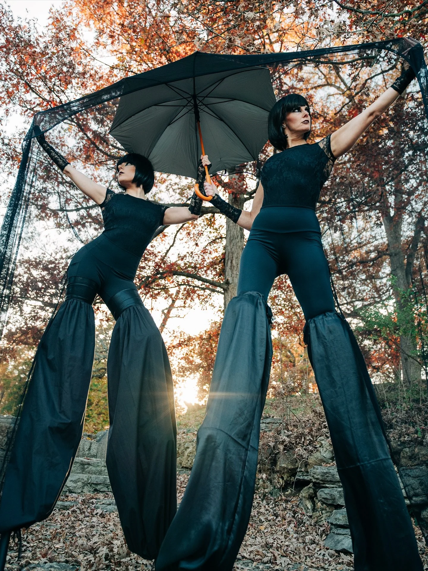 🍂🕷️Happy Halloween / Spooky Season🕸️🍂

Loved spooky stilt session with the absolutely phenomenal @lil_e_lectric and @aerialcoco - these two are a dream.