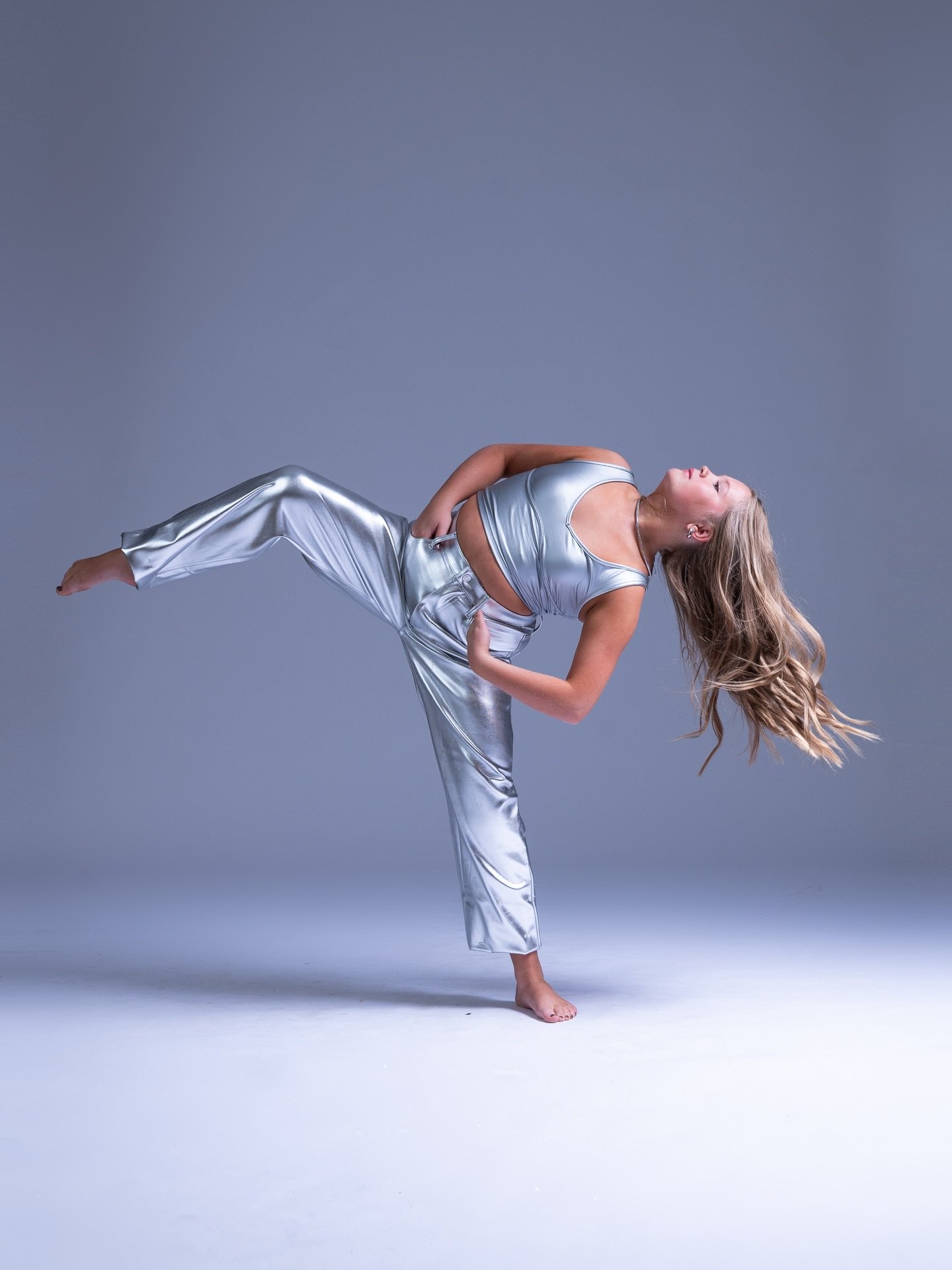 A moment for this metallic themed shoot with the ensemble dancers of @themacdance ✨

#stldance #stldancers #studiodance #dancephotographer