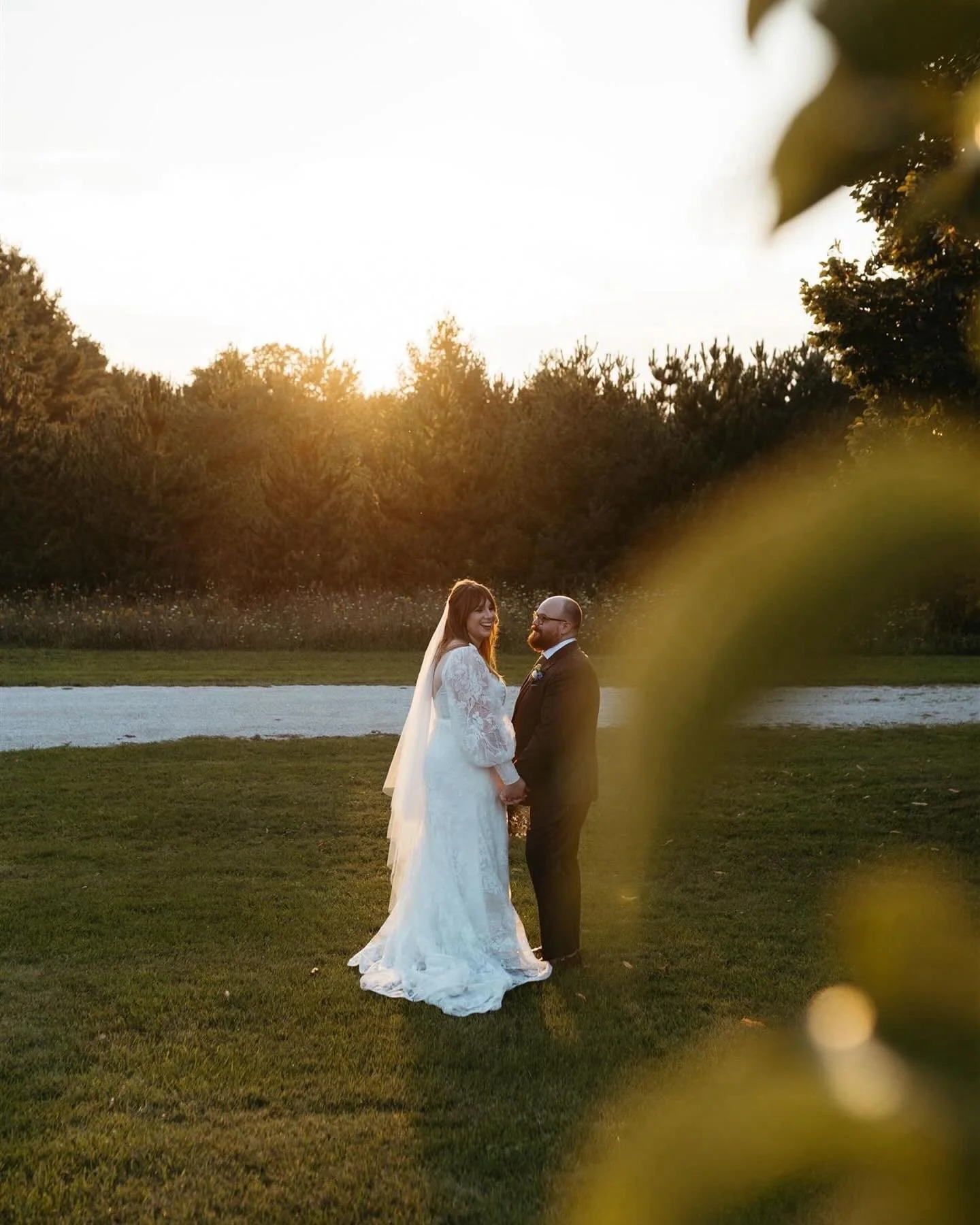 I&rsquo;ll never get over how these two look at each other 🕊️

It&rsquo;s about time that I share more second shooting weddings from the last year or so! 

Second shot for @xo_me_studio 🤍