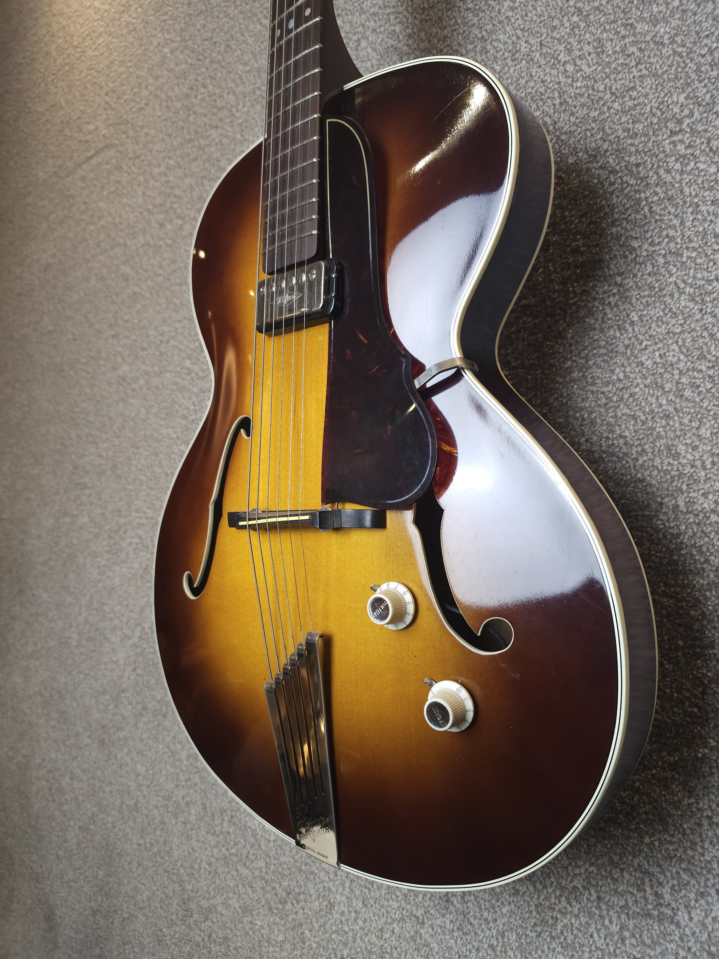 HOFNER - Senator Thinline Sunburst - 1964 - Made in Germany