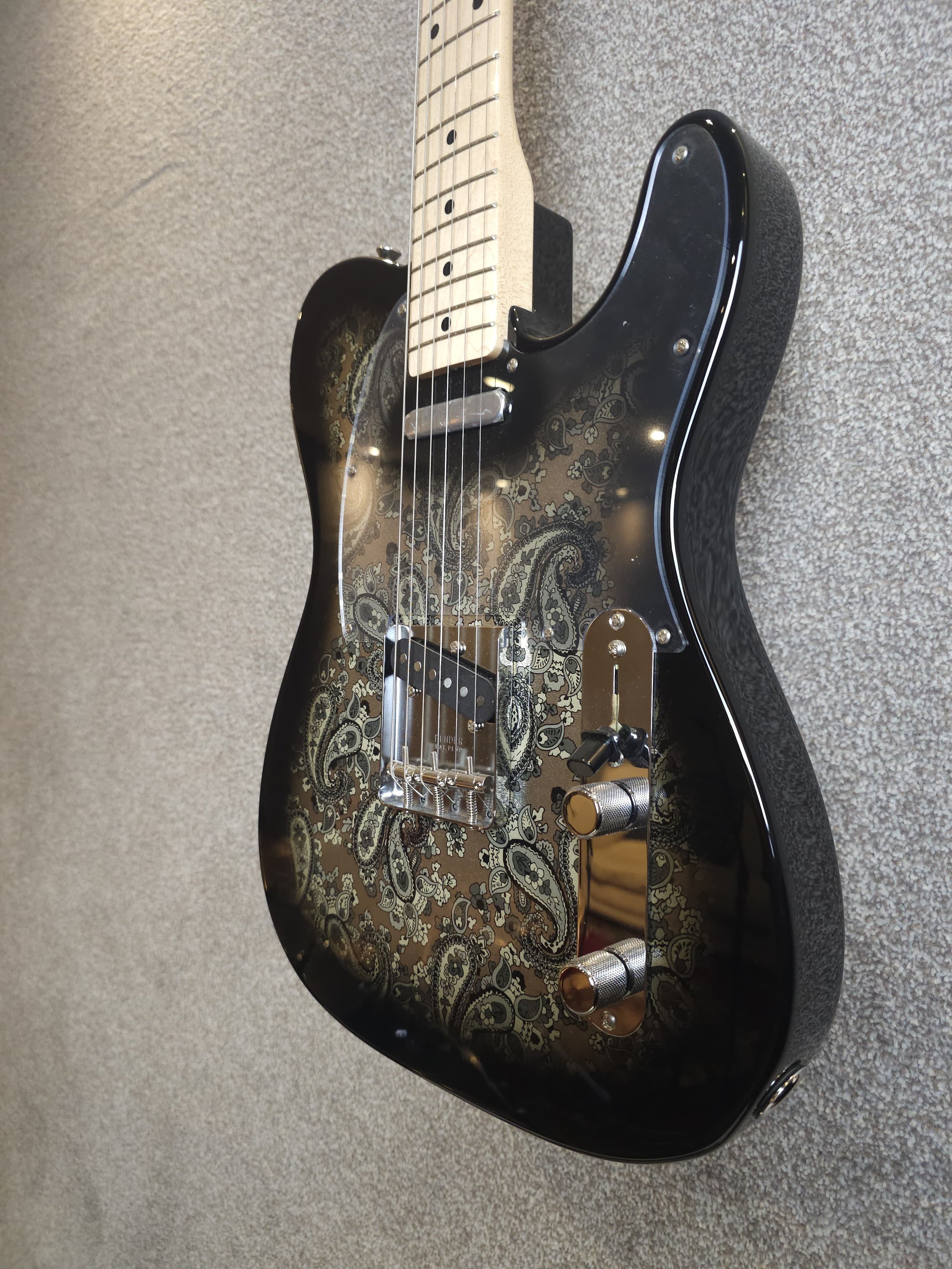 FENDER - Limited Special Edition Paisley Black - 2020 - Made in Japan