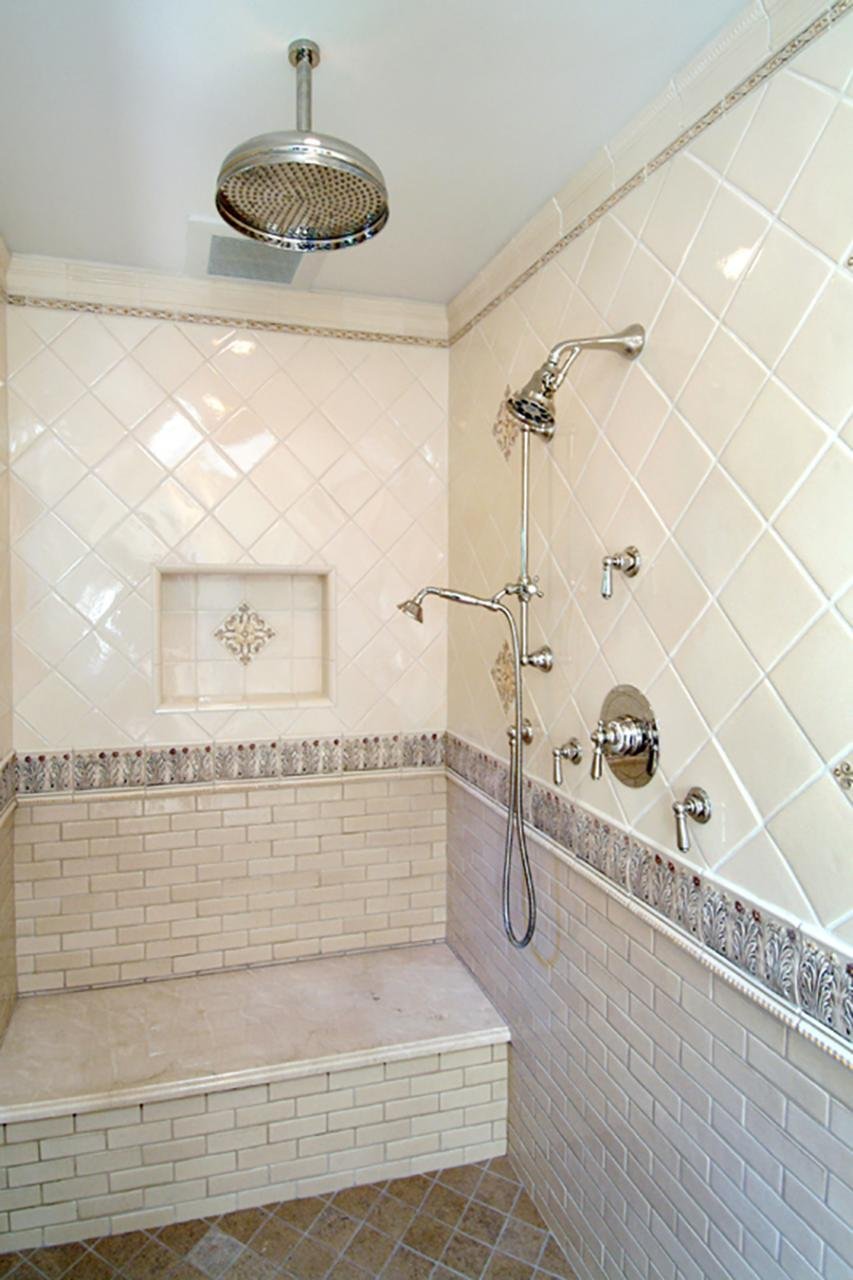 DETAIL OF ANOTHER BATHROOM, WHICH FEATURES CLASSIC TILING COMBINED WITH STATE-OF-THE-ART FITTINGS.