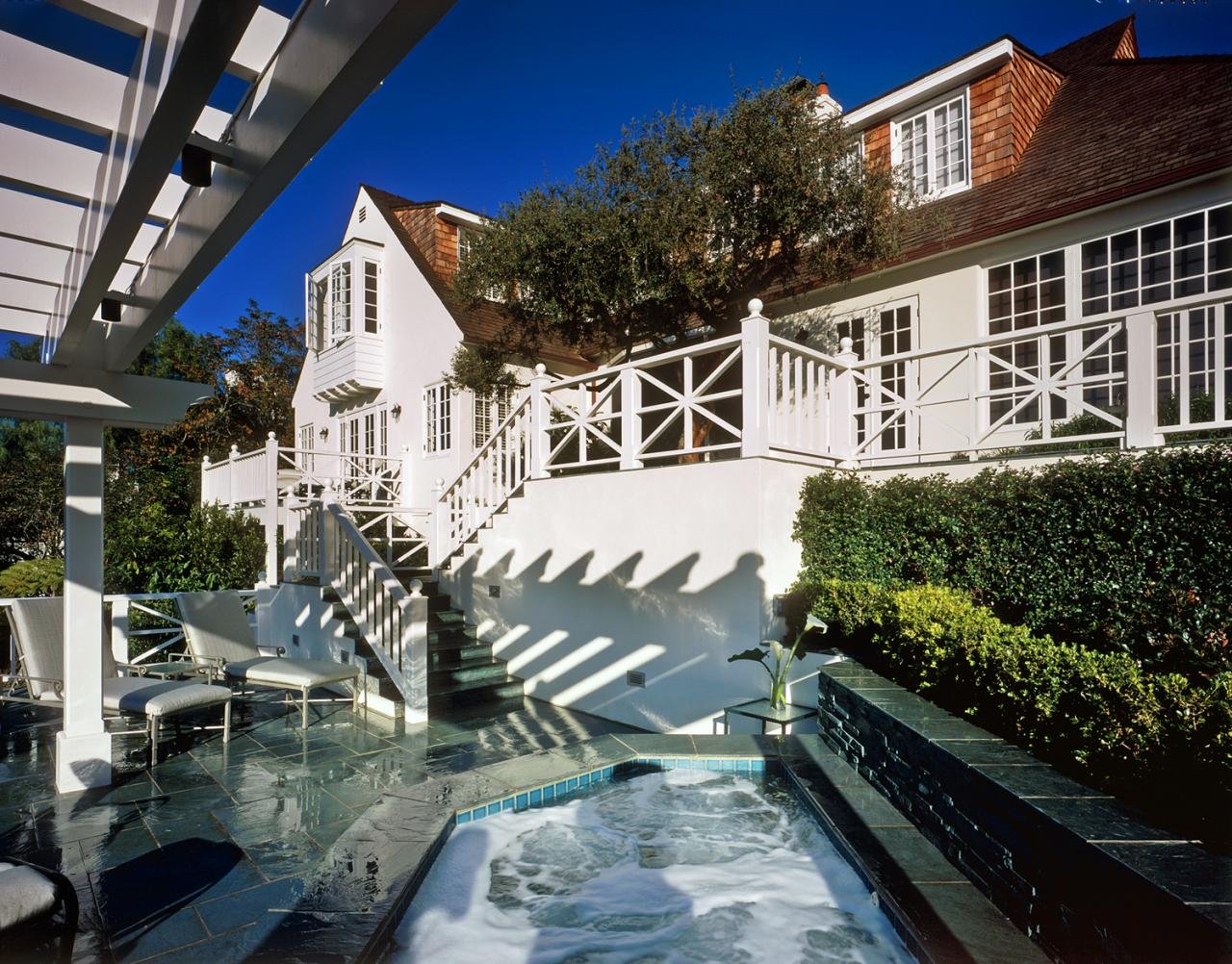 THIS STUNNING HOME, LOCATED IN ONE OF LA JOLLA'S MOST PRESTIGIOUS NEIGHBORHOODS, BADLY NEEDED A FACELIFT.