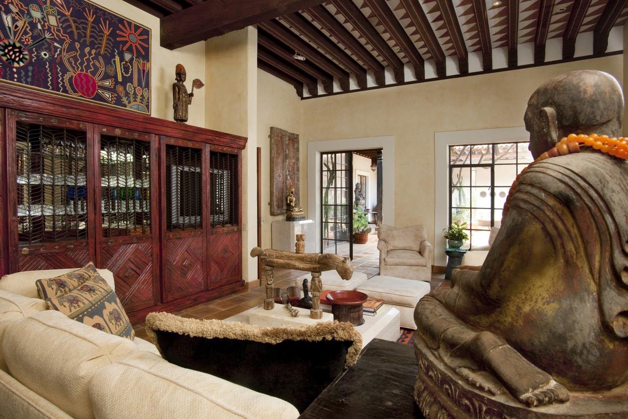 THE WARM MAIN FAMILY ROOM HOUSES AN ECLECTIC COLLECTION OF ART FROM AROUND THE GLOBE.