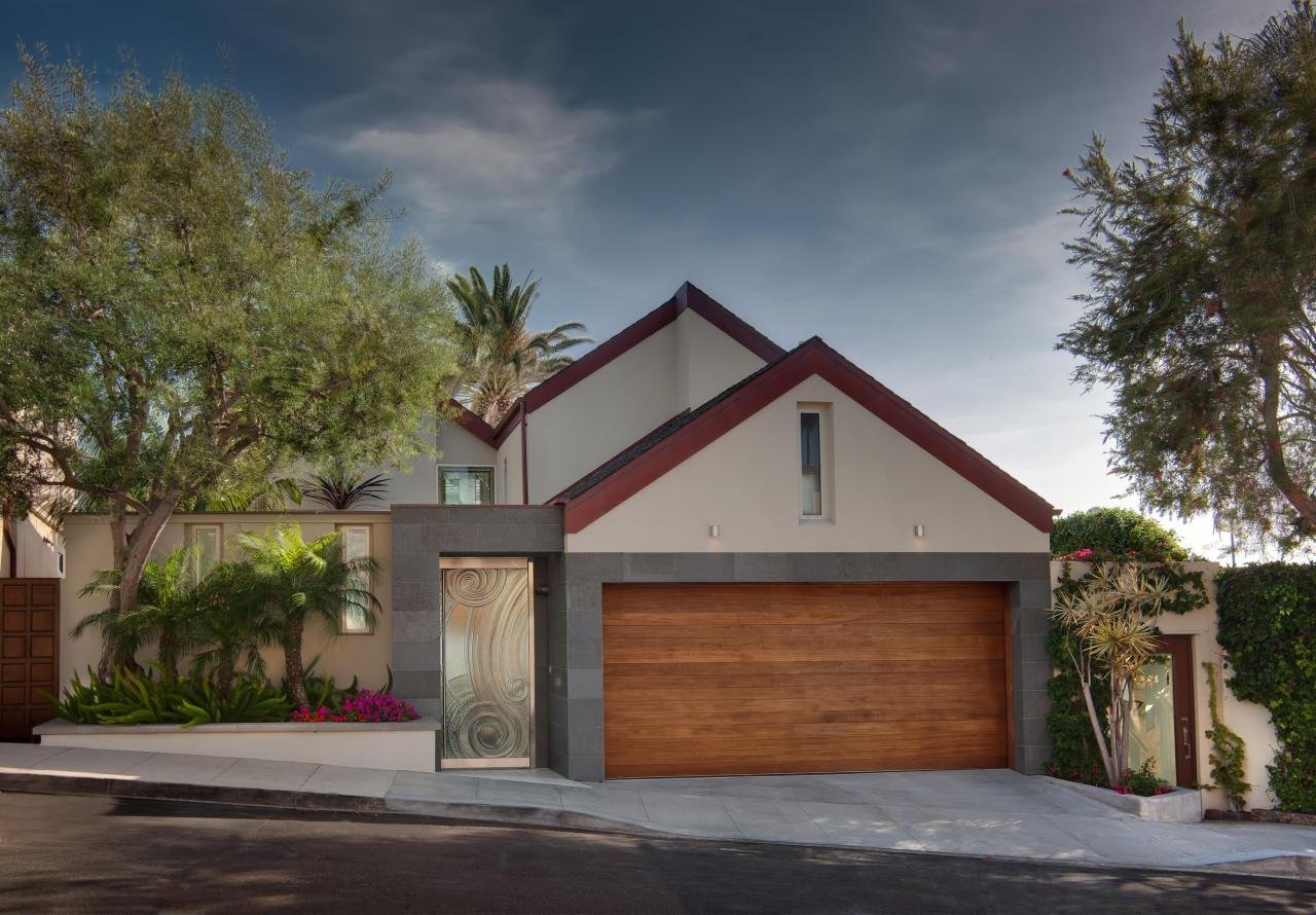 THE RESIDENCE HAS TWO CUSTOM DOORS: A MAHOGANY GARAGE DOOR AND A HANDMADE POURED-GLASS DOOR.