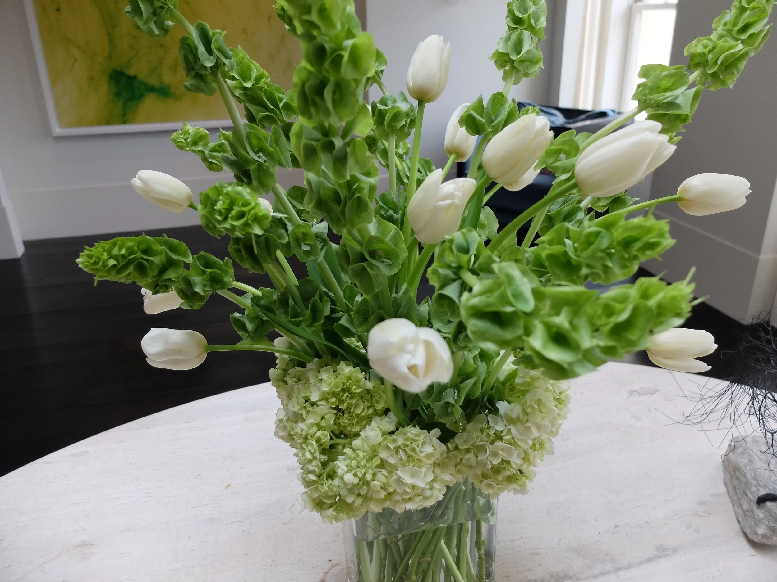 tulip centerpiece created by a New York City floral designer