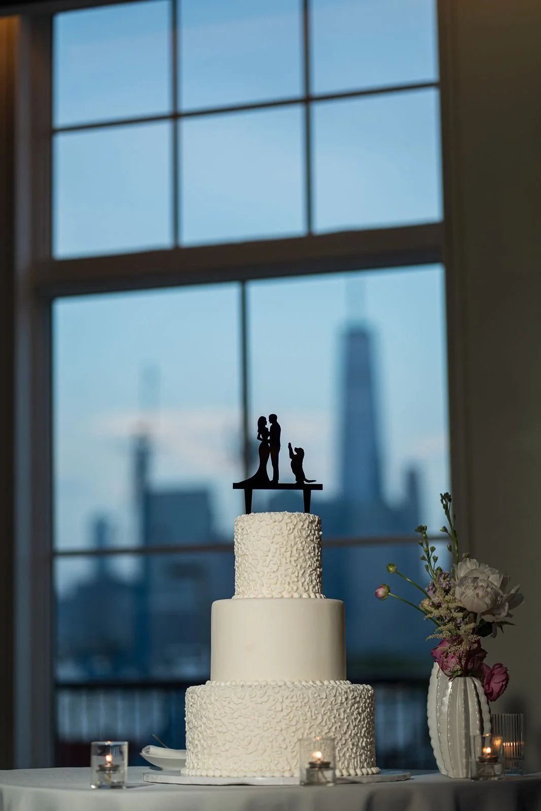 Wedding cake with NYC skyline in the background