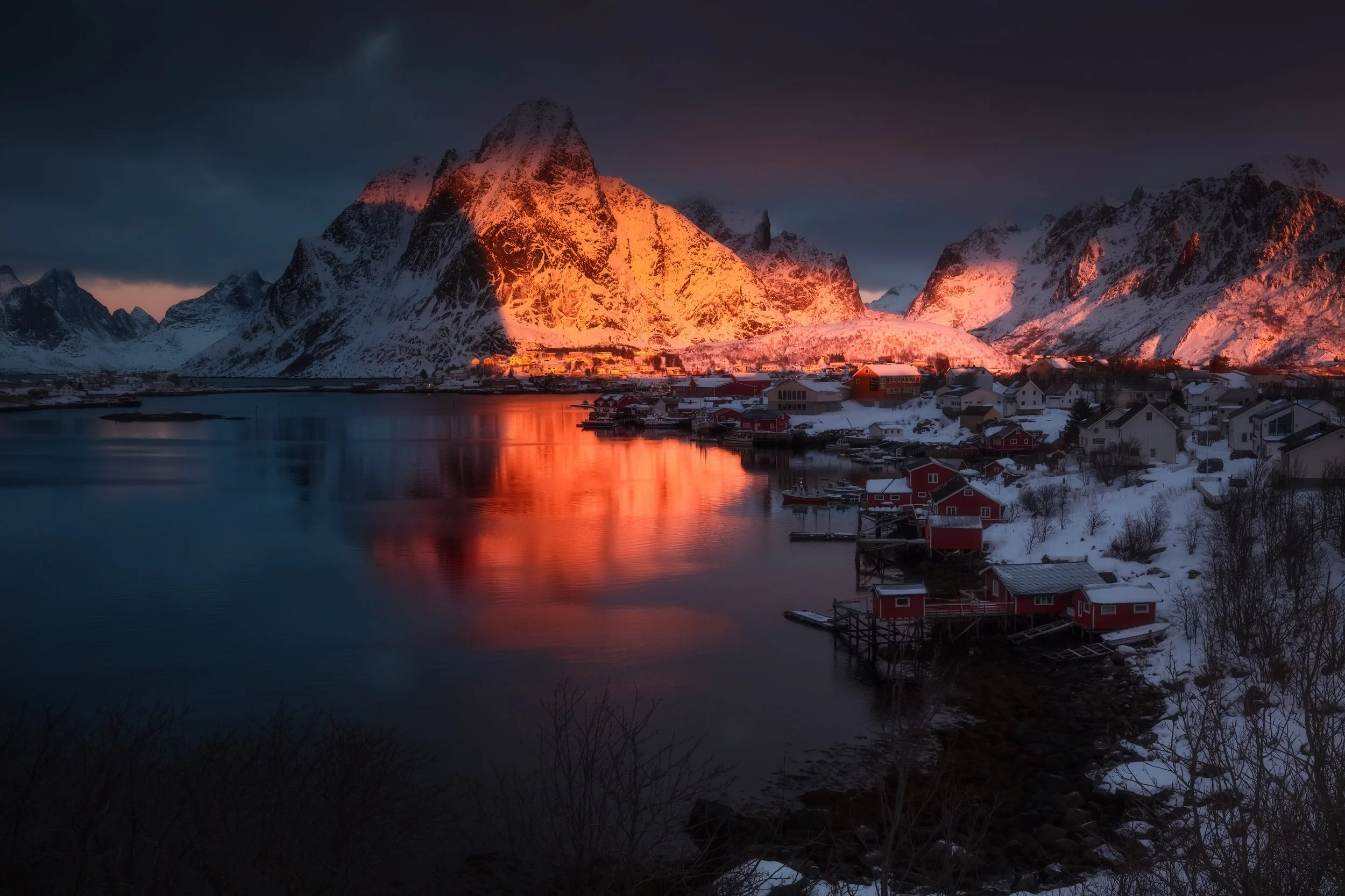 Winter light in Reine