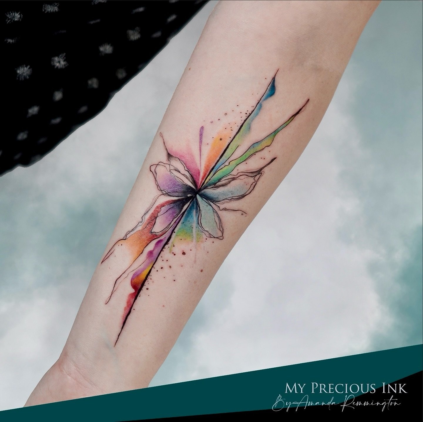 Freehand abstract butterfly watercolor tattoo 🤩

///&mdash;&mdash;&gt; www.mypreciousink.nl &lt;&mdash;&mdash;\\\

Optie 1 : 

#Tattoo #watercolortattoo #watercolourtattoo #watercolor #thebesttattooartists #tattoodo 
  #tattooart #tattooflower #tatt