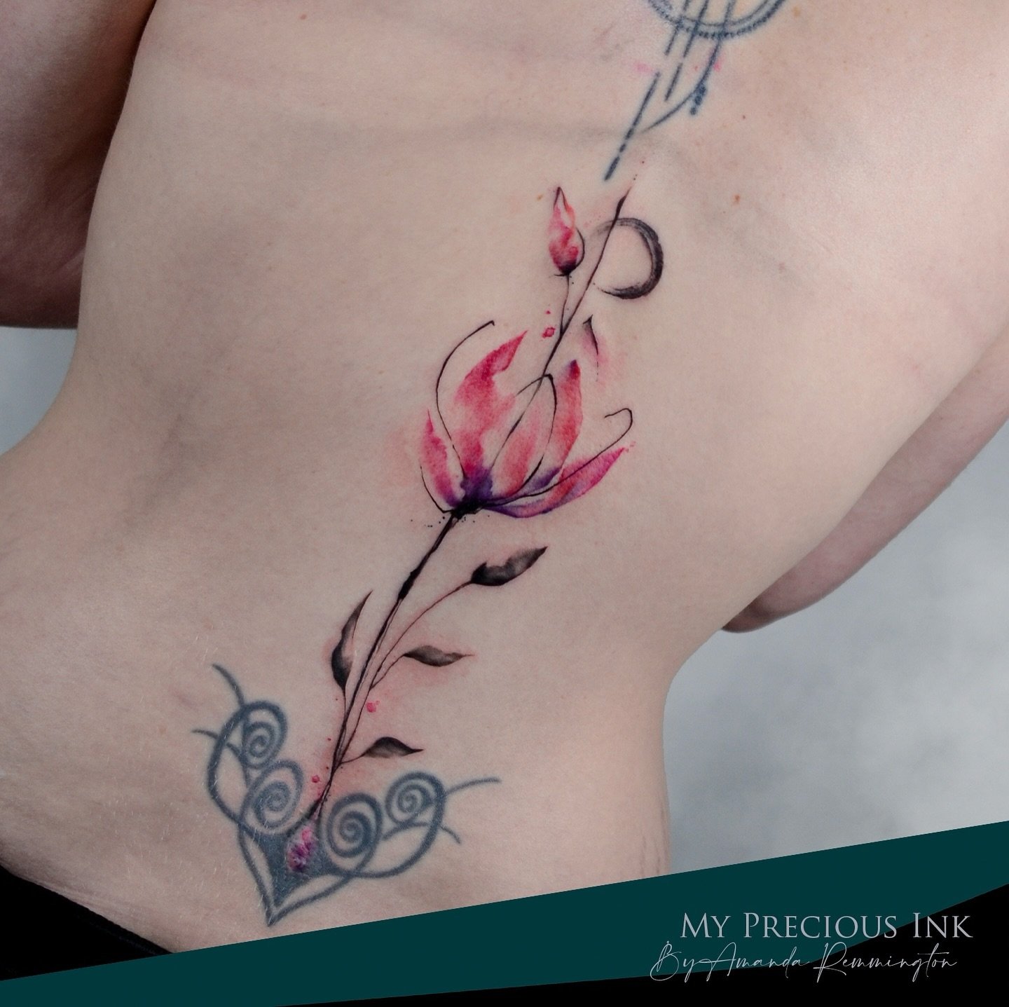 Coverd up a scar with this freehand floral design.
Do you have a scar that you want to get covered?

///&mdash;&mdash;&gt; www.mypreciousink.nl &lt;&mdash;&mdash;\\\

#Tattoo #watercolortattoo #watercolourtattoo #watercolor #thebesttattooartists #fre