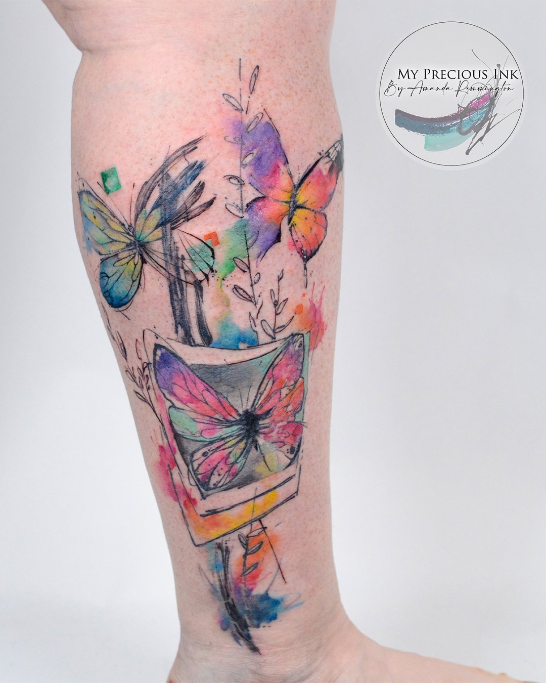 Deze vlindertattoo is een mix van abstracte lijnen, watercolor en intu&iuml;tieve elementen.
Losjes getekend, maar precies op de goede plek.

elke vlinder is uniek en heeft zijn eigen vorm en kleur gekregen . 

Wil jij ook een ontwerp dat echt bij je