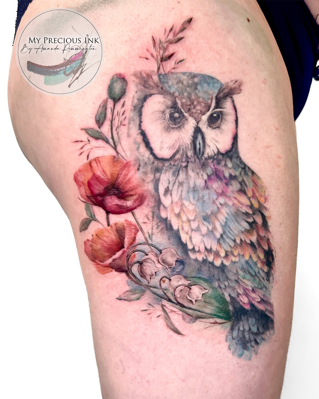 Deze grote kleurrijke tattoo zit vol detail &ndash; van veren tot bloemen.
Niet alleen mooi om naar te kijken, maar het helemaal past bij de klant.

Wil jij ook een grote tattoo ? Dan denk ik graag met je mee.

🖋️ Ontwerp &amp; uitvoering door Amand
