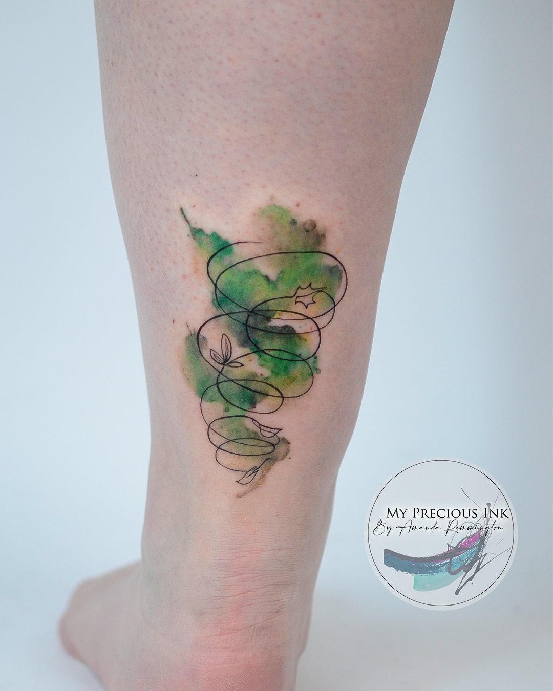 Deze wervelwind bestaat uit 1 lijn en heeft de beweging door de watercolor kleuring . 
Strak, speels en met een vleug kleur 

Heb jij ook een leuk en uniek idee ? 
Stuur me je idee, dan maken we er samen iets bijzonders van.

www.mypreciousink.nl

#w