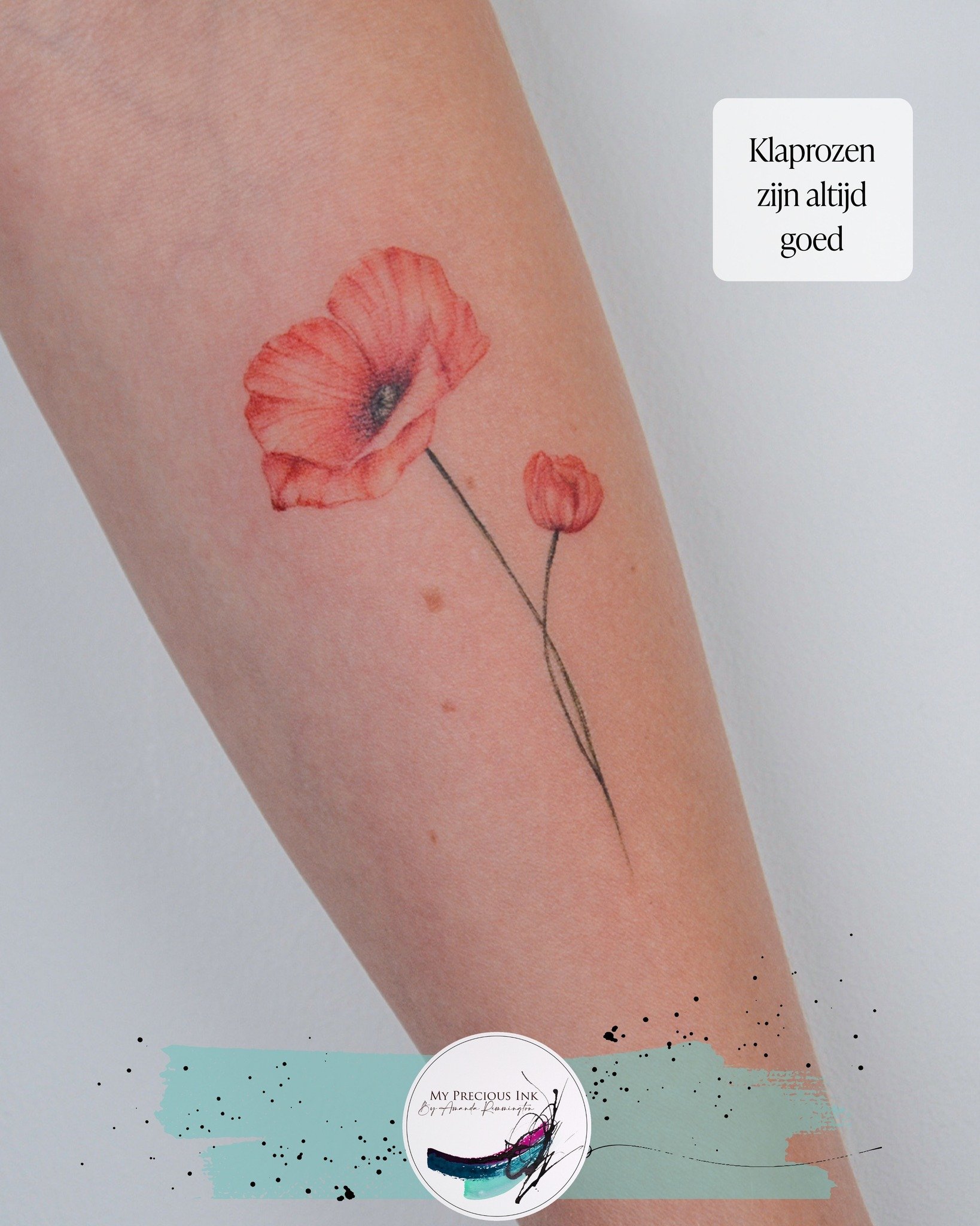 Realistische klaprozen op de onderarm.
Zachte kleurgradaties, vloeiende lijnen waar nodig en natuurlijke beweging.

Een ontwerp dat is opgebouwd op de vorm van de arm, zodat alles correct meeloopt met de anatomie.

My Precious Ink &ndash; Art that st