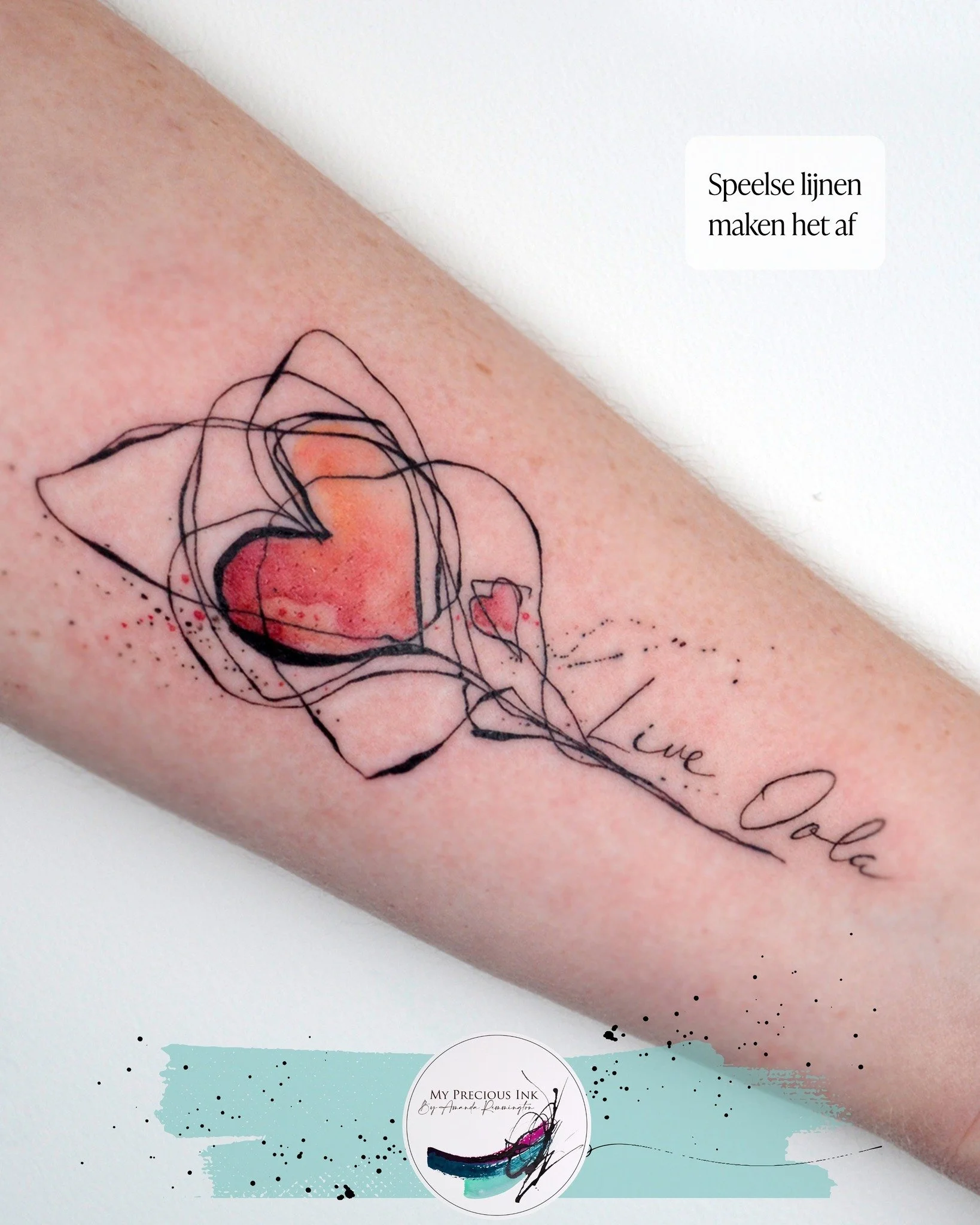 Bij deze zachte, speelse compositie kwamen alle elementen precies op hun plek:
de vrije lijnen, het hart dat uit de watercolor opduikt, de kleuraccenten die het geheel laten ademen.

Het is precies dat samenspel waar abstract werk zo sterk in is.
Een