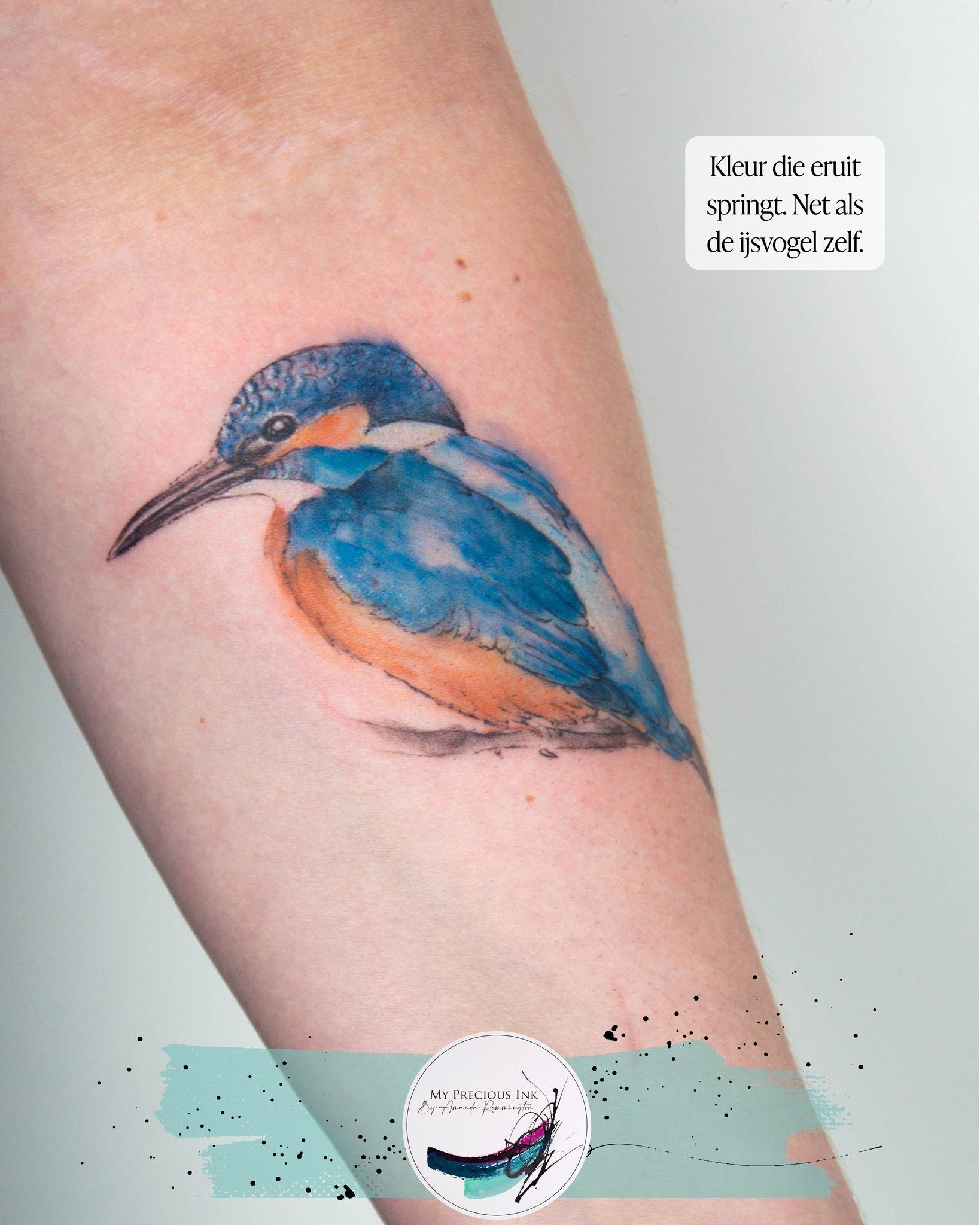 Kleur die eruit springt. 
Net als de ijsvogel zelf.
Watercolor laat zien wat pure pigmentkracht kan doen: levendig, gelaagd en altijd in beweging.
Een ontwerp dat niet schreeuwt, maar simpelweg opvalt door de kleur die klopt.

My Precious Ink &ndash;