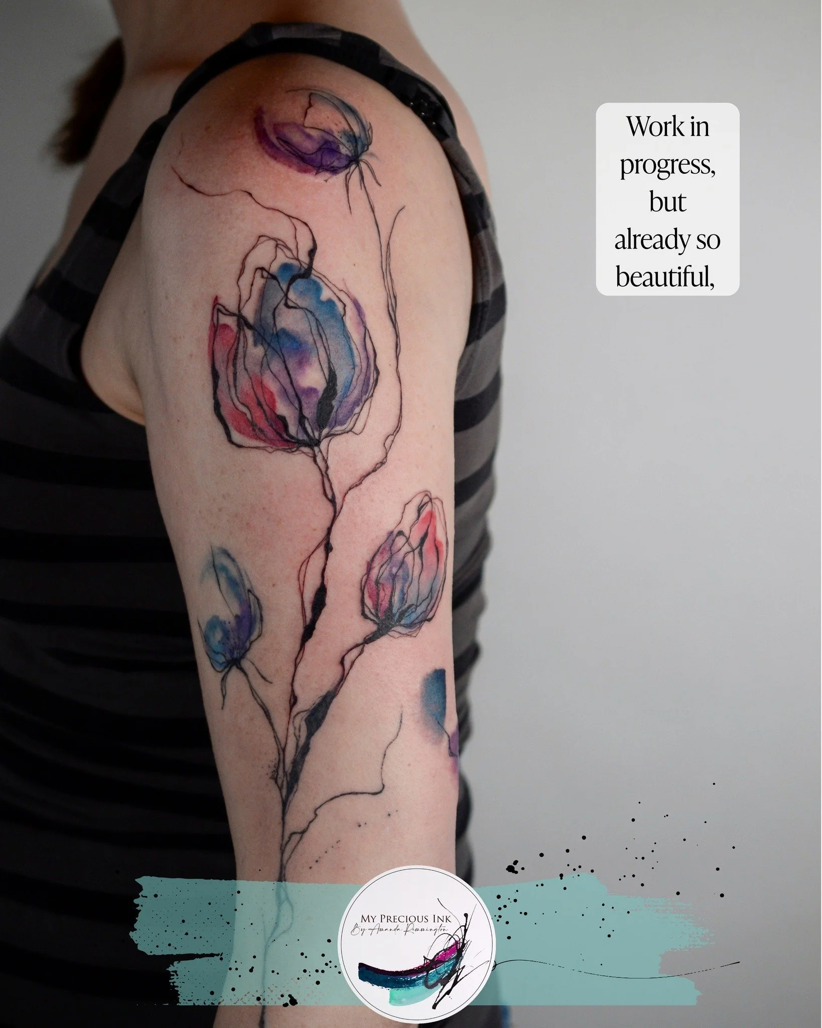 Sommige tattoos beginnen al karakter te tonen nog v&oacute;&oacute;r ze af zijn.
Dit is er zo &eacute;&eacute;n.
Abstracte bloemen, opgebouwd uit vrije lijnen die niet proberen netjes te zijn maar juist bewegen zoals de huid beweegt.

Dit soort werk 
