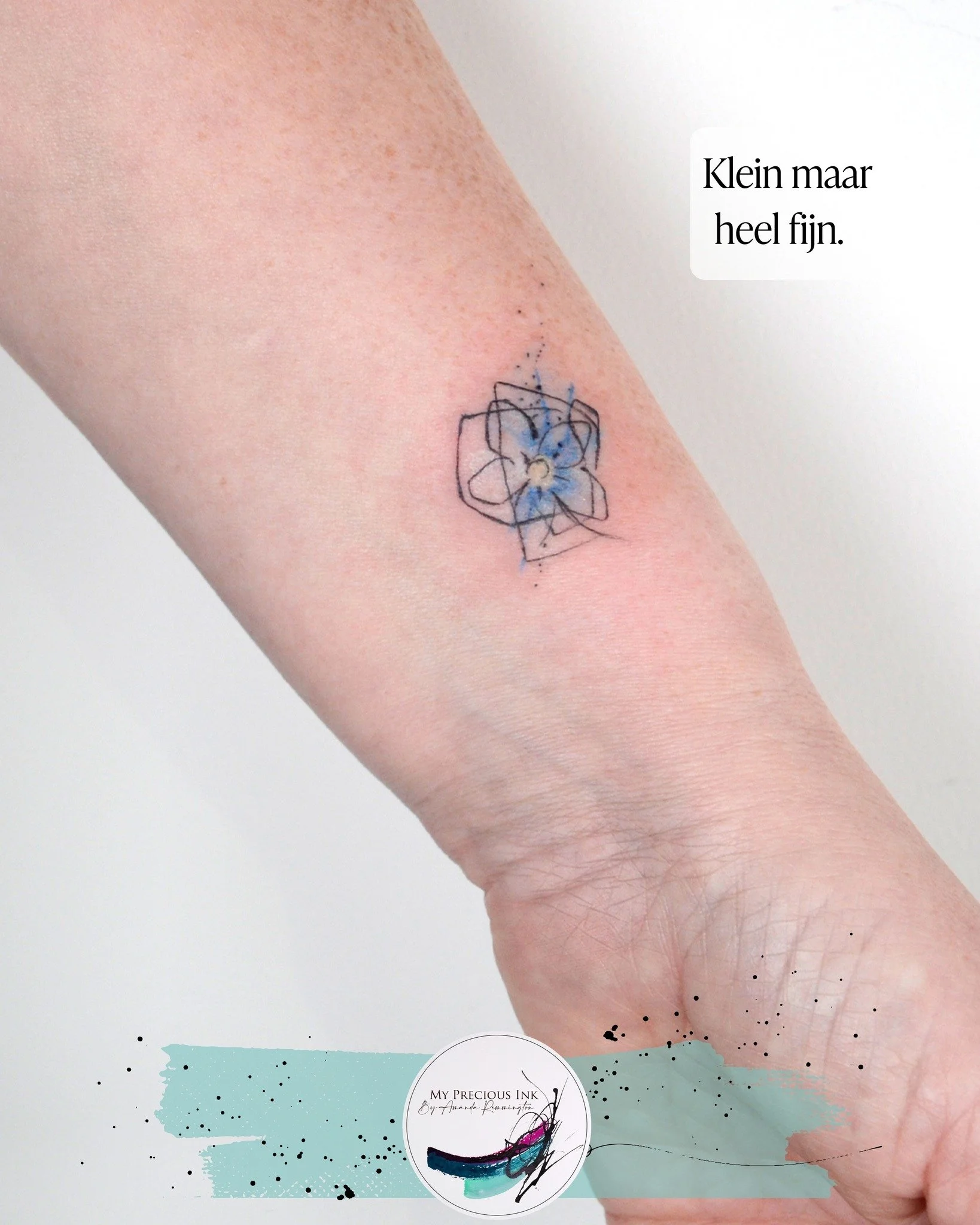 Soms hoeft het niet groot.
Dit is gewoon een klein vergeet-mij-nietje.
Niet om op te vallen.
Wel om elke dag even te zien.
Zou jij iets kleins laten zetten dat alleen voor jou is?

My Precious Ink &ndash; Art that stays.
Arendonk (BE)
amanda@myprecio