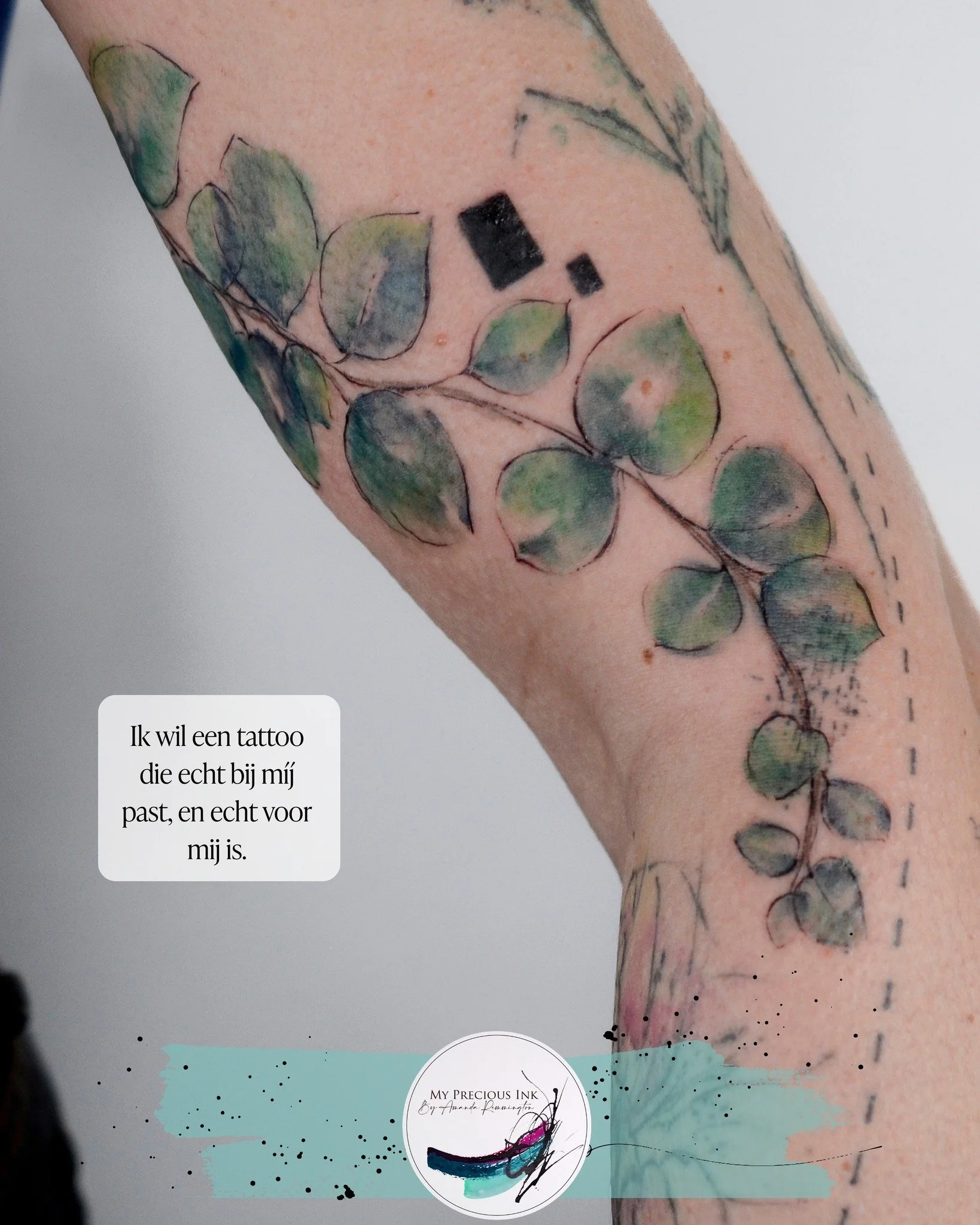 Deze eucalyptus is freehand getekend direct op de huid, zonder vast ontwerp.

Ontstaan in het moment, afgestemd op vorm, huid en gevoel.
Juist in deze tijd van het jaar, waarin alles even vertraagt,
kiezen veel mensen voor iets blijvends.

Iets dat r