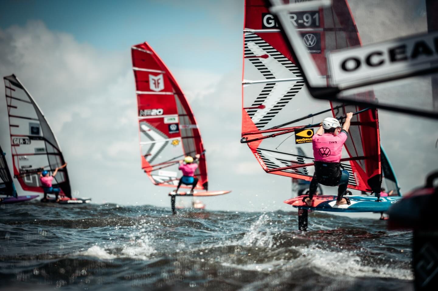 Windsurfer of @sanktpeterording 

🇩🇪 wir gehen mal wieder ein Jahr zur&uuml;ck zum @california.windsurf.cup in Sankt Peter Ording. Hier haben die Teilnehmer nicht nur battlets in der Kategorie Race gefahren, sondern auch in wave/freestyle. Es war e