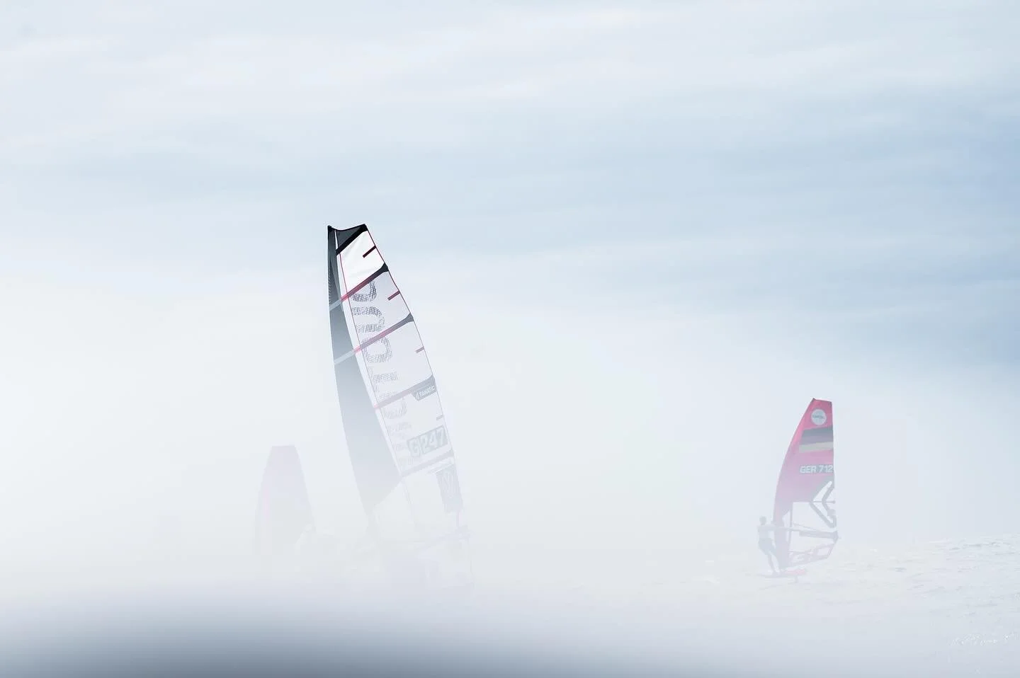 Winter Storm incoming

🇩🇪 die letzten Tage war schon cool, so viel Schnee, Schlitten fahren und auch ein SUP Shooting im Schnee. Jetzt h&ouml;rt man das es st&uuml;rmisch wir. Ein echter Wintersturm. 

Also Surftag oder doch besser Sofa? 
F&uuml;r 