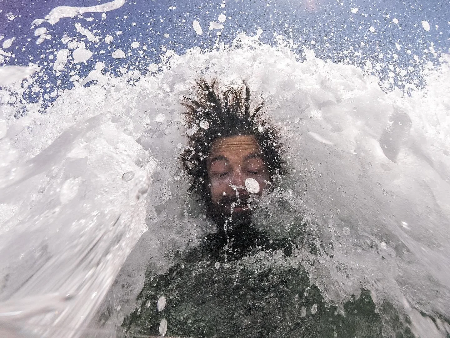 Long hair AI Version ⬇️ Read 

🇩🇪 was soll ich sagen die Neugier und der Spa&szlig; am kreieren geht halt Hand in Hand deswegen musste ich jetzt auch mal @higgsfield.ai testen und hab hier meine aller ersten Versuch gestartet. Nur Start und endbild