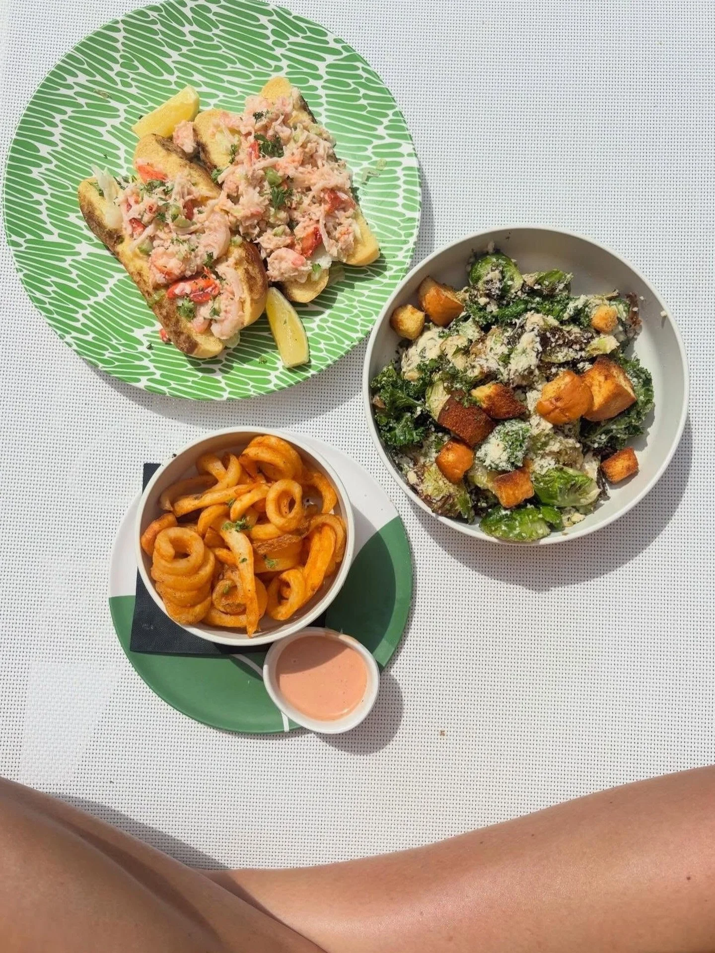 Lunch from a lounger hits different. 🦞🍟 ⁠
⁠
📸 @rivshughey