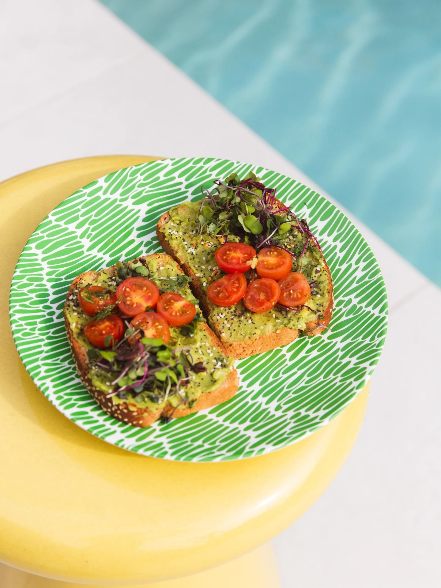 Our brunch bites are light and bright. Exactly how you want to eat poolside! ☀️🥑💦