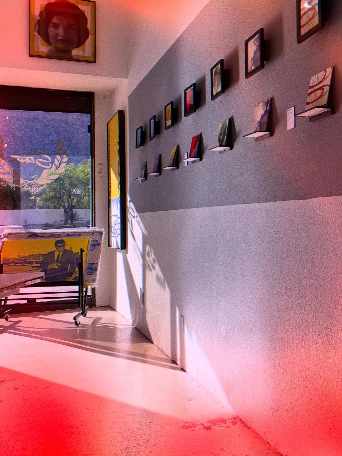 modelo - especial: MODERNISM art district tour.