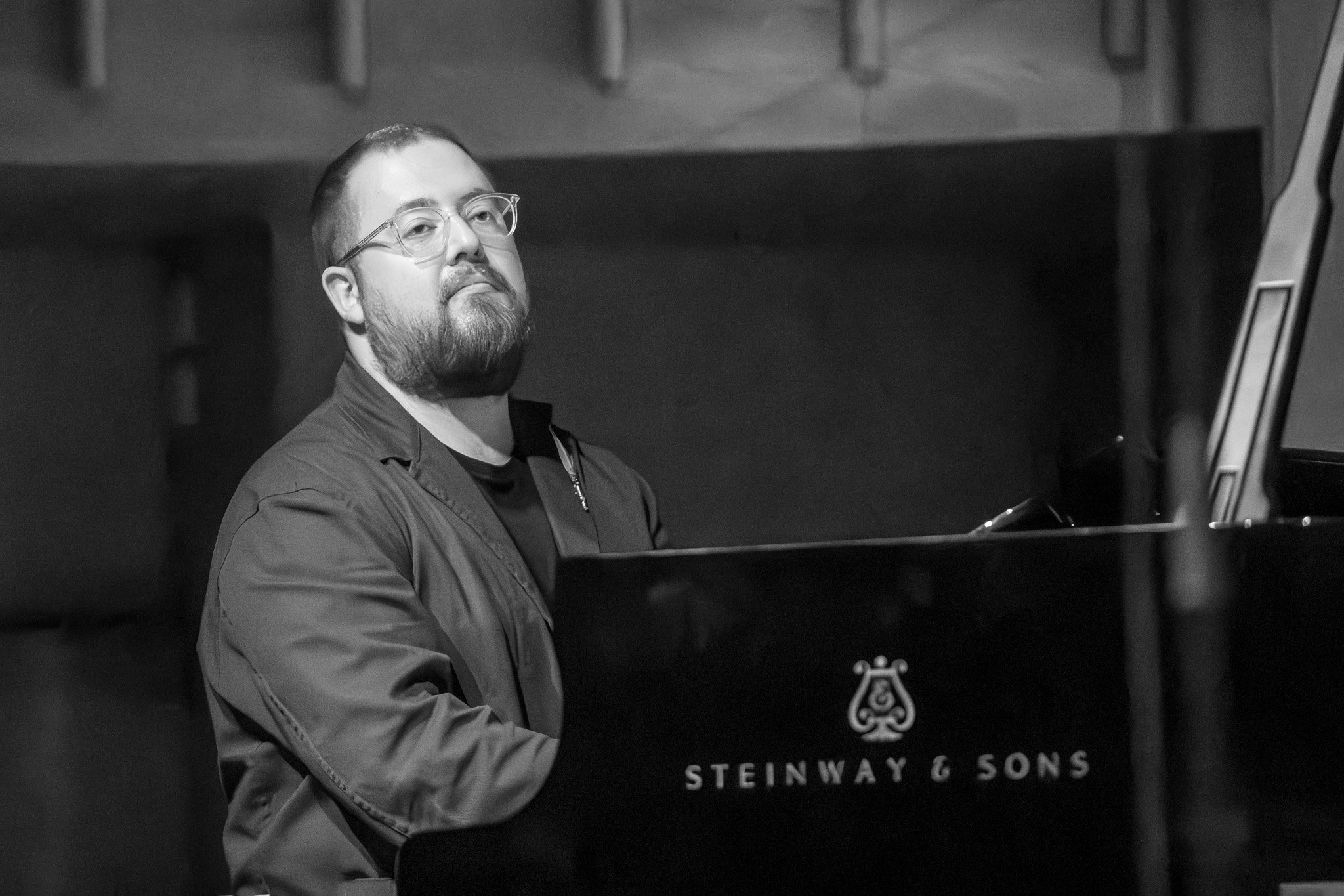Simeon Walker accompanying Thanda Gumede at the Howard Assembly Room in Leeds. 📸: Simon Godley