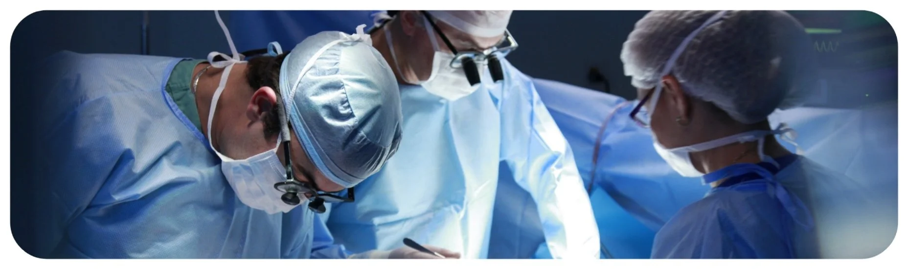 Surgical team performing an operation, representing Iowa medical malpractice and surgical error cases.