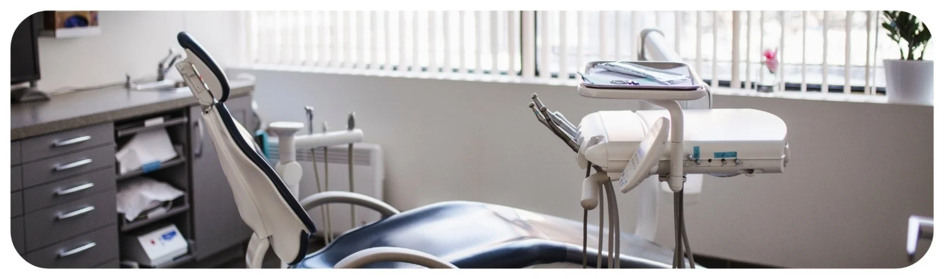 Dental treatment room representing Iowa dental malpractice cases involving negligent dental care.