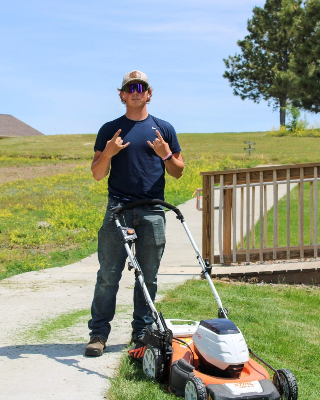 🧰Position Spotlight: Maintenance Intern

Love the being outside and Jesus? Spend your summer on our 200+ acre prairie, helping care for the grounds and create a safe, fun, and beautiful space for campers.

Want extra hours? You can work Fridays too!