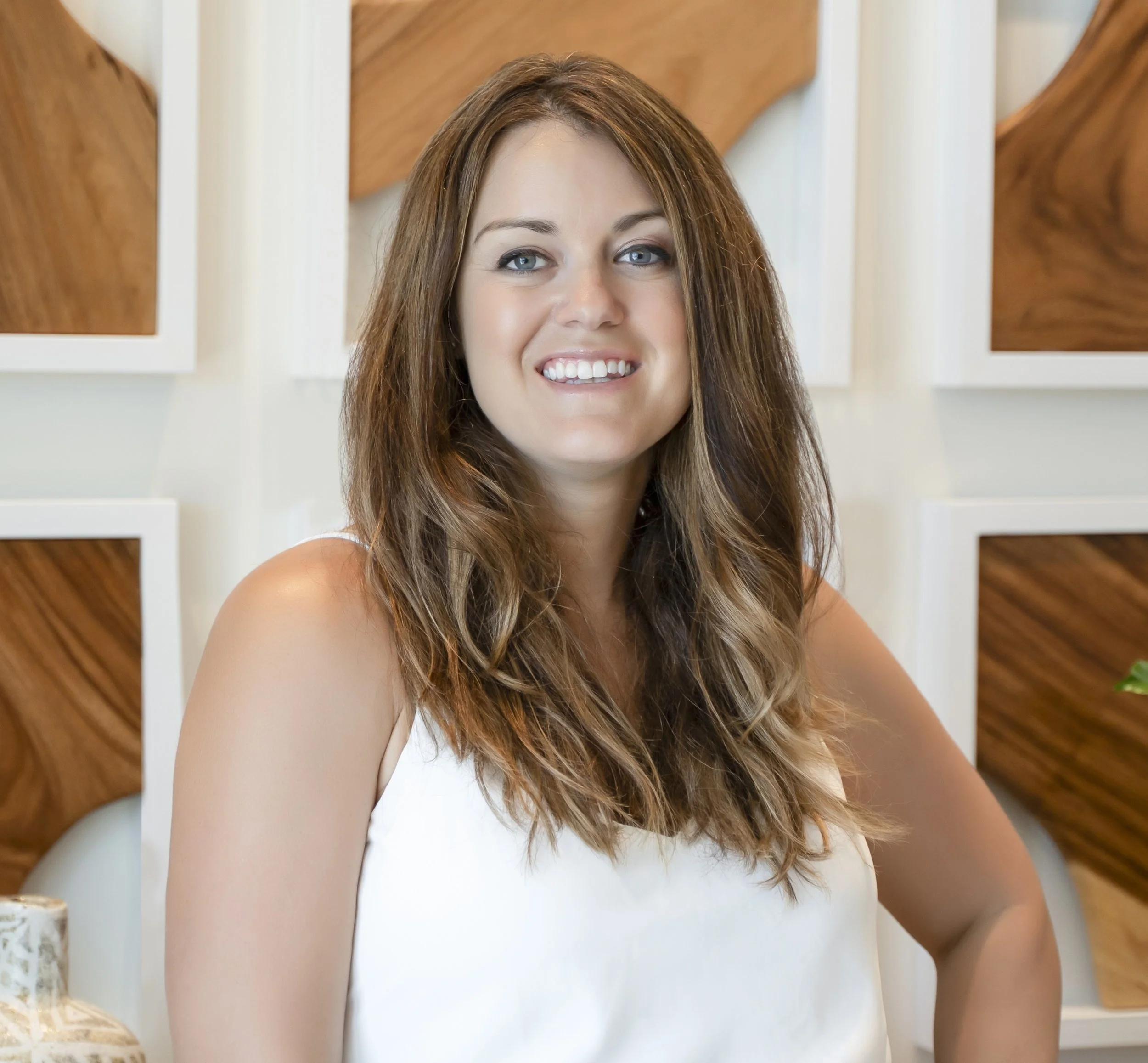 Headshot - Deanna Tully.jpg