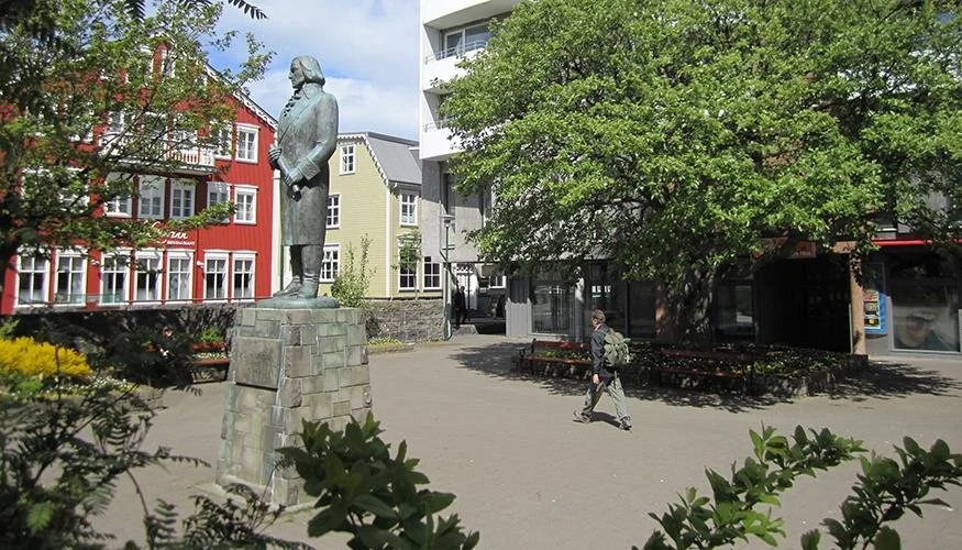 Fógetagerður the home of the oldest tree in reykjavík