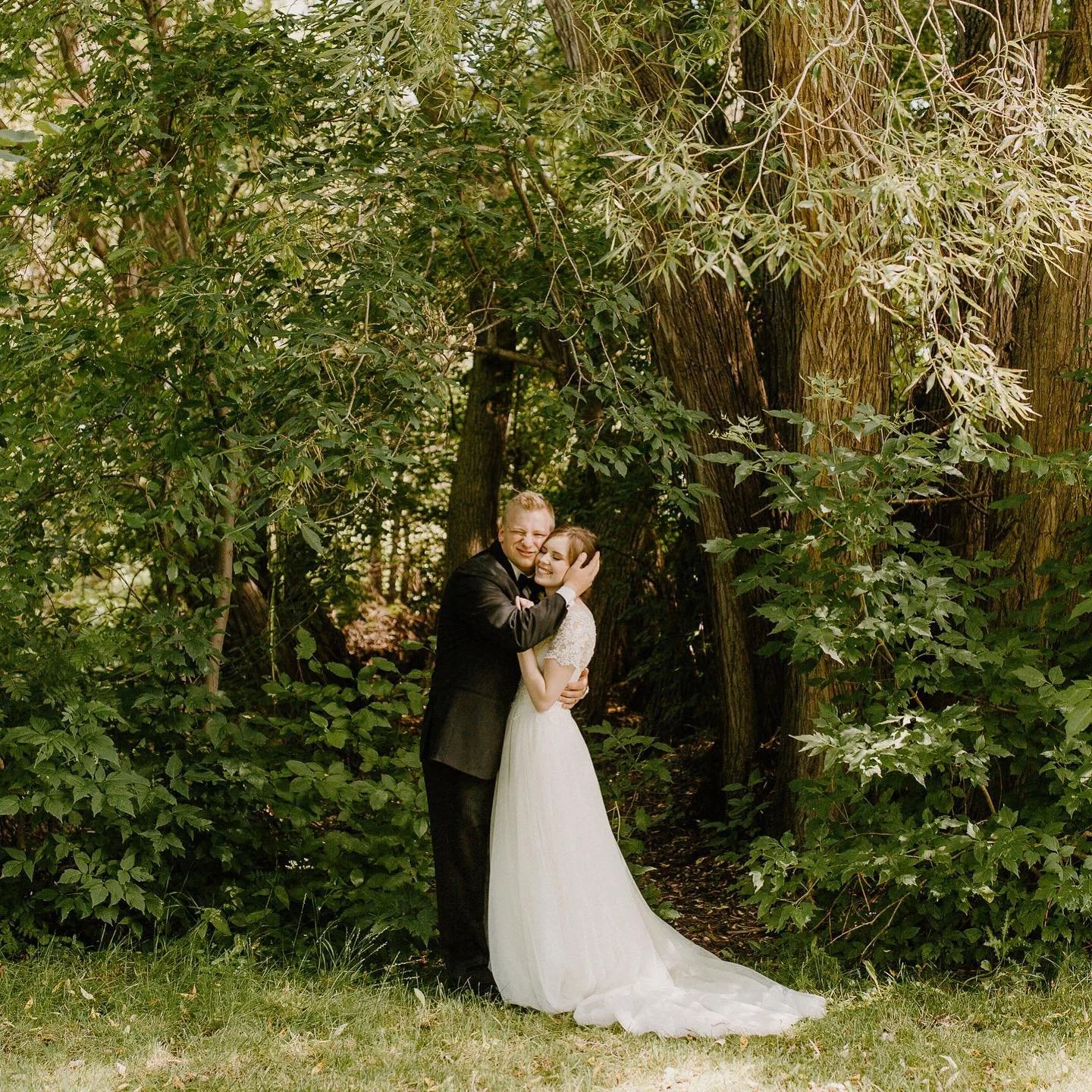 Squish your loved ones a little extra today&hearts;️

∙
∙
∙
∙
#edmontonweddingphotographer #vancouverweddingphotographer
#yegphotographer #photographer #canadianweddingphotographer #yegweddingphotographer #engagement #weddingphotographer #yeg #dirtyb