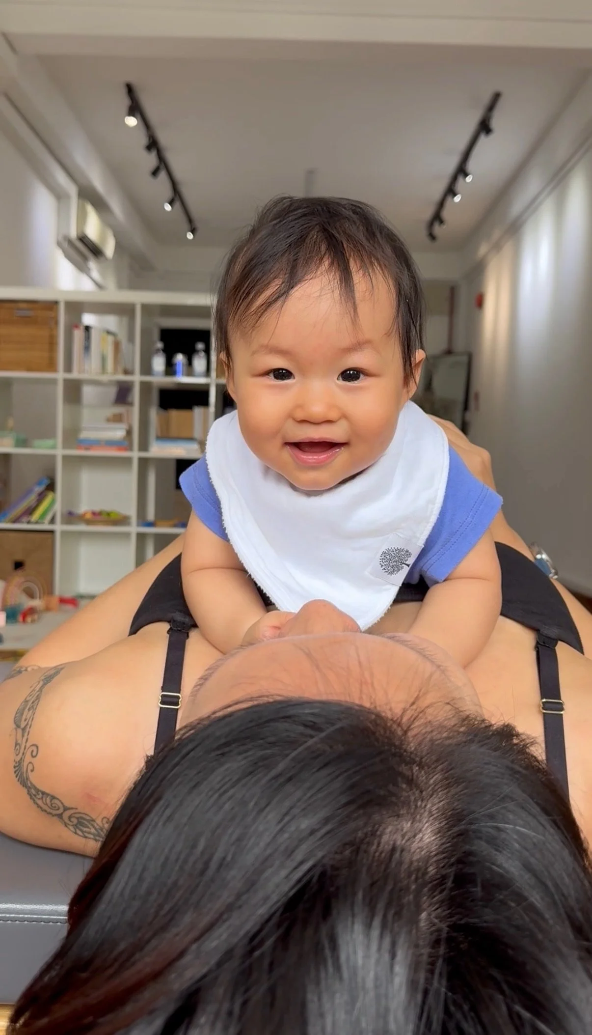 How Alignment Influences the Way Parents Hold, Carry and Play with Their Children