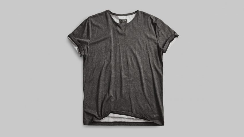 DEZEEN REPORTS: VOLLEBAK TINTS T-SHIRT USING CARBON-STORING ALGAE INK
