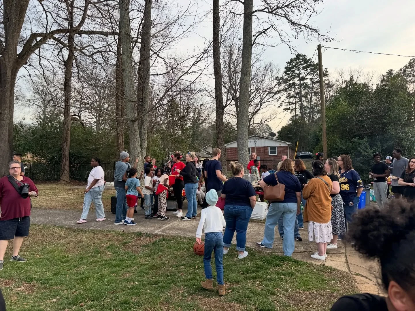 🌟 What an incredible day at the community cookout sponsored by Nation Ford High School and Fort Mill Middle School! 🍔🌭 It was a fantastic opportunity to unite the Fort Mill School District with the Paradise community. Thank you to everyone who joi