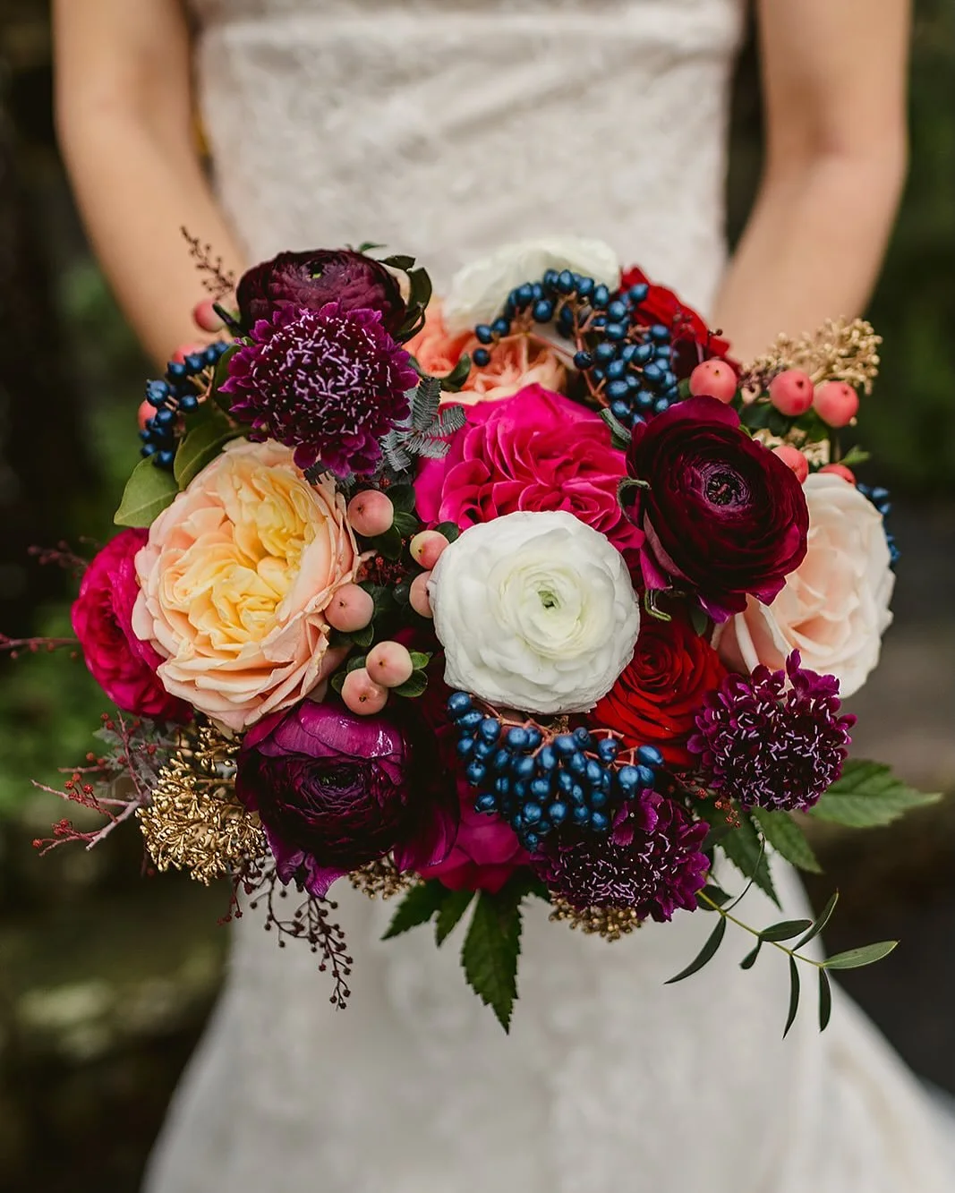 My final wedding of 2025 complete! So lovely to capture R&amp;M&rsquo;s intimate winter Christmas wedding at the @spreadeaglehotel in Midhurst. 
How stunning are these flowers from @three.wild.flowers.uk 
.
.
.
#spreadeaglehotel #sussexweddingvenue #