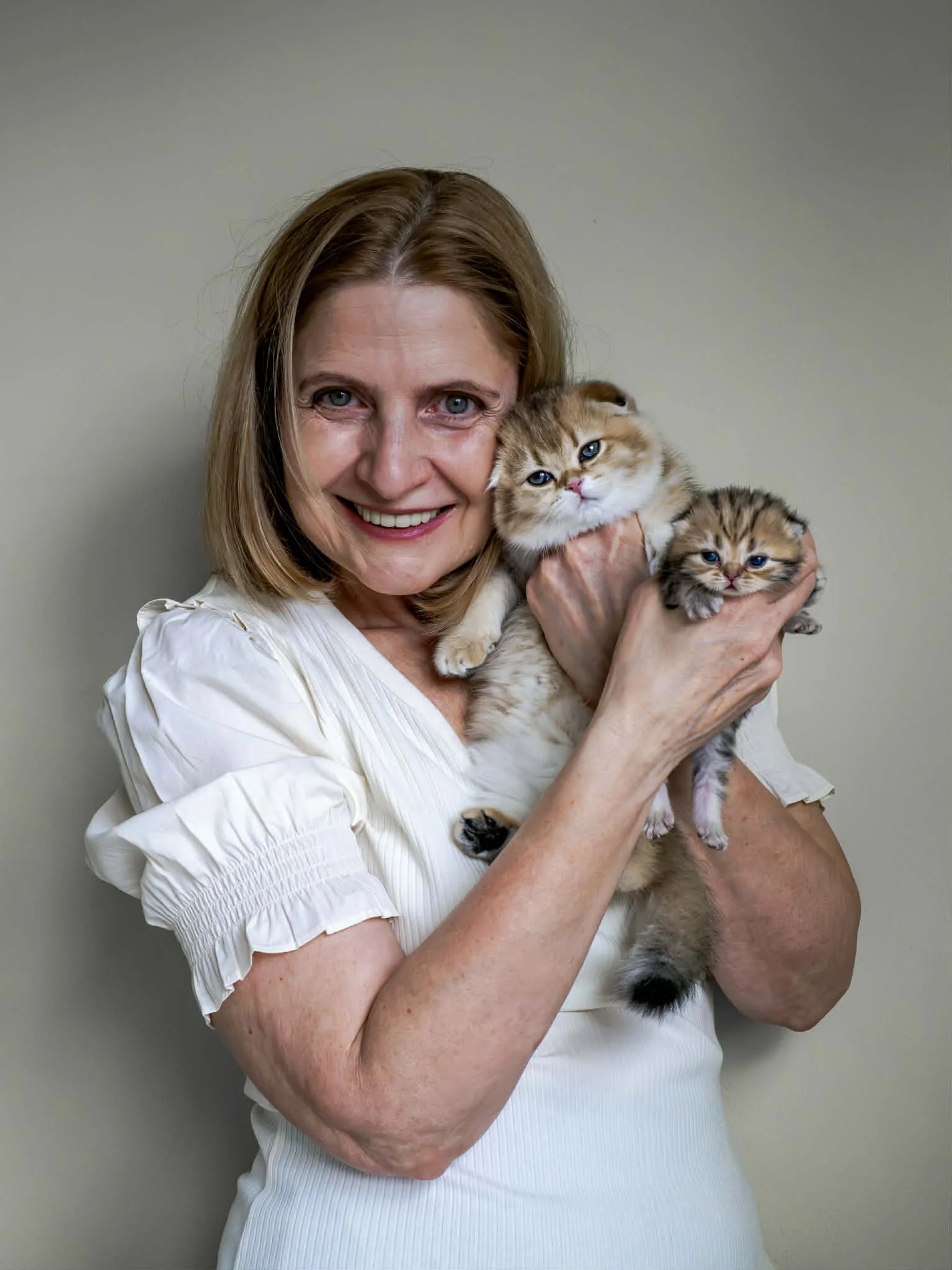 Scottish Fold cat breeder with two kittens in Pennsylvania